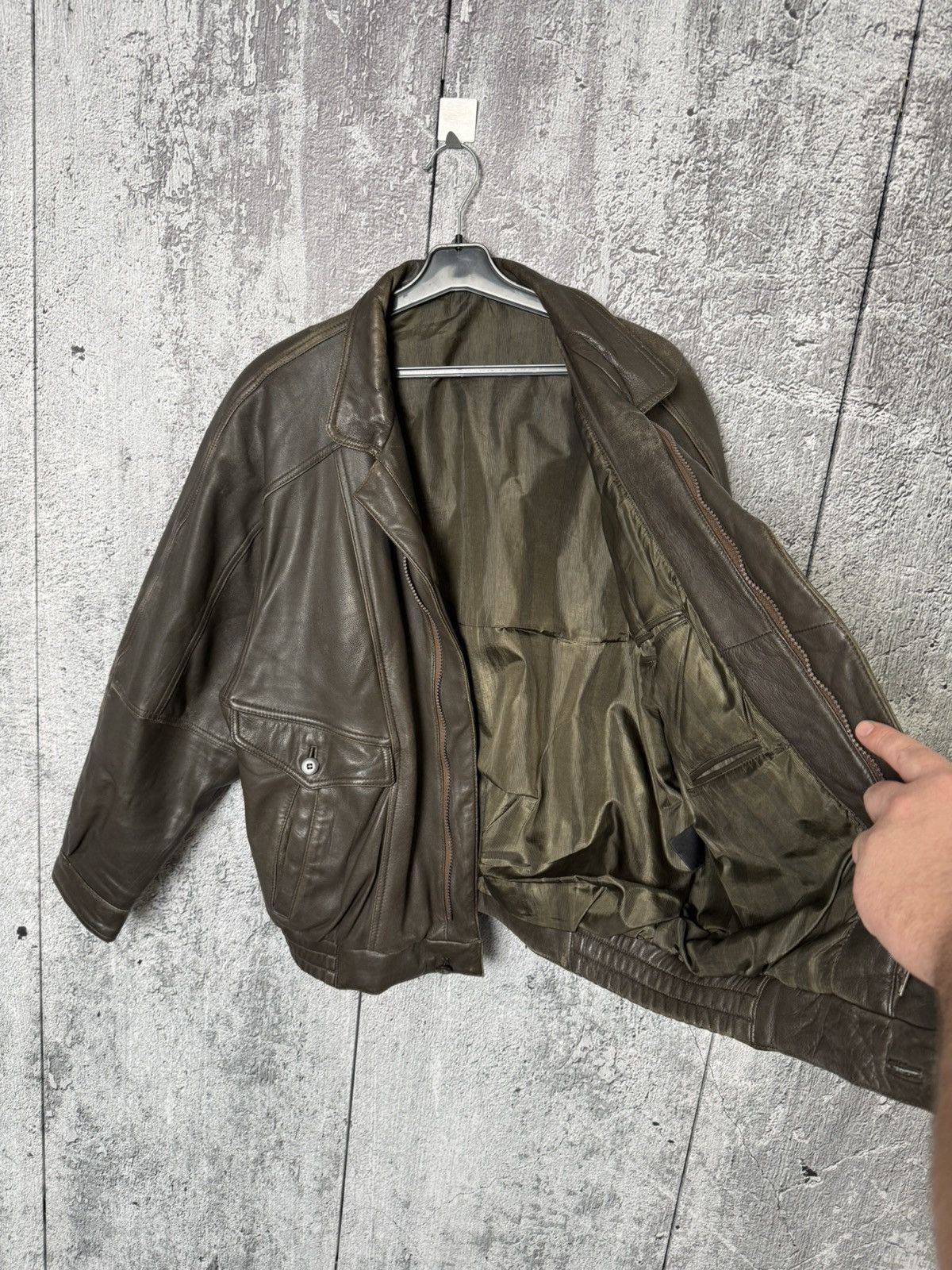 Vintage Vintage Brown Leather Jacket Retro Style Flight Bomber Size US L / EU 52-54 / 3 - 20 Thumbnail