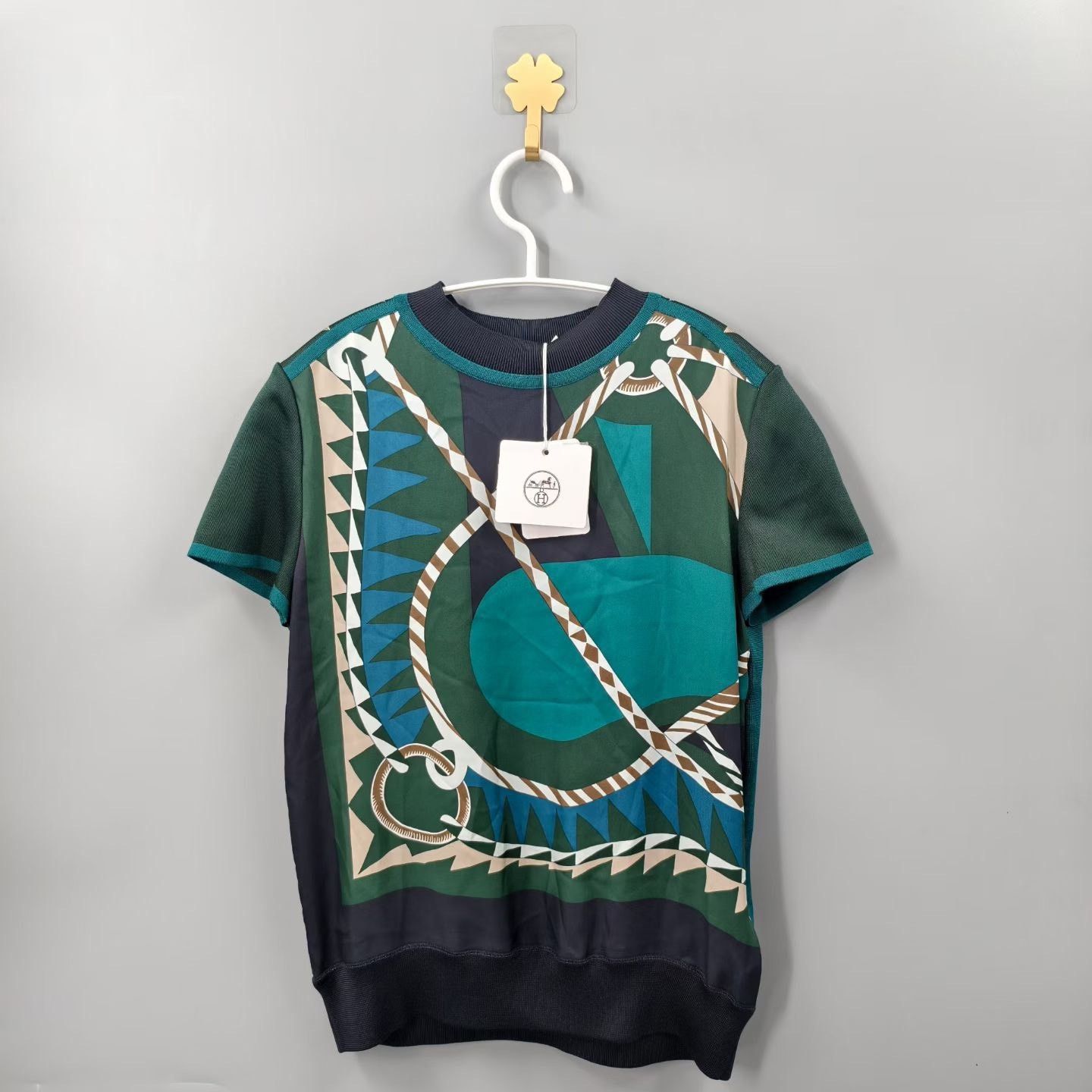 Hermes Hermes Knit Printed Green Sweater M Women Size M / US 6-8 / IT 42-44 - 1 Thumbnail