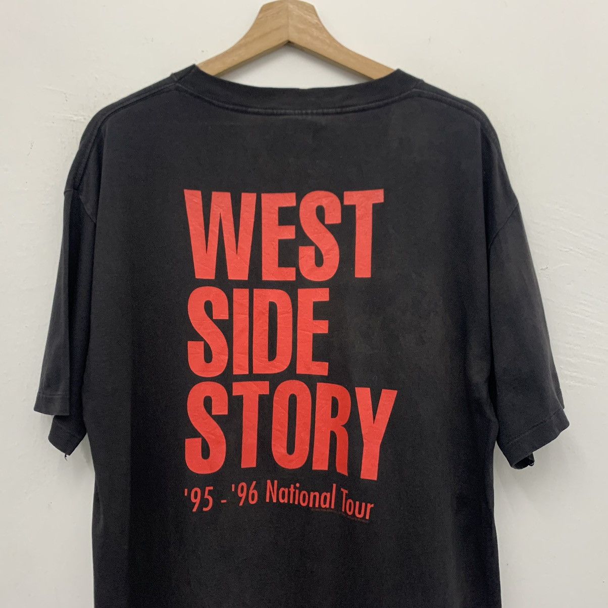 Vintage Vintage West Side Story Musical T-Shirt Size US L / EU 52-54 / 3 - 5 Thumbnail