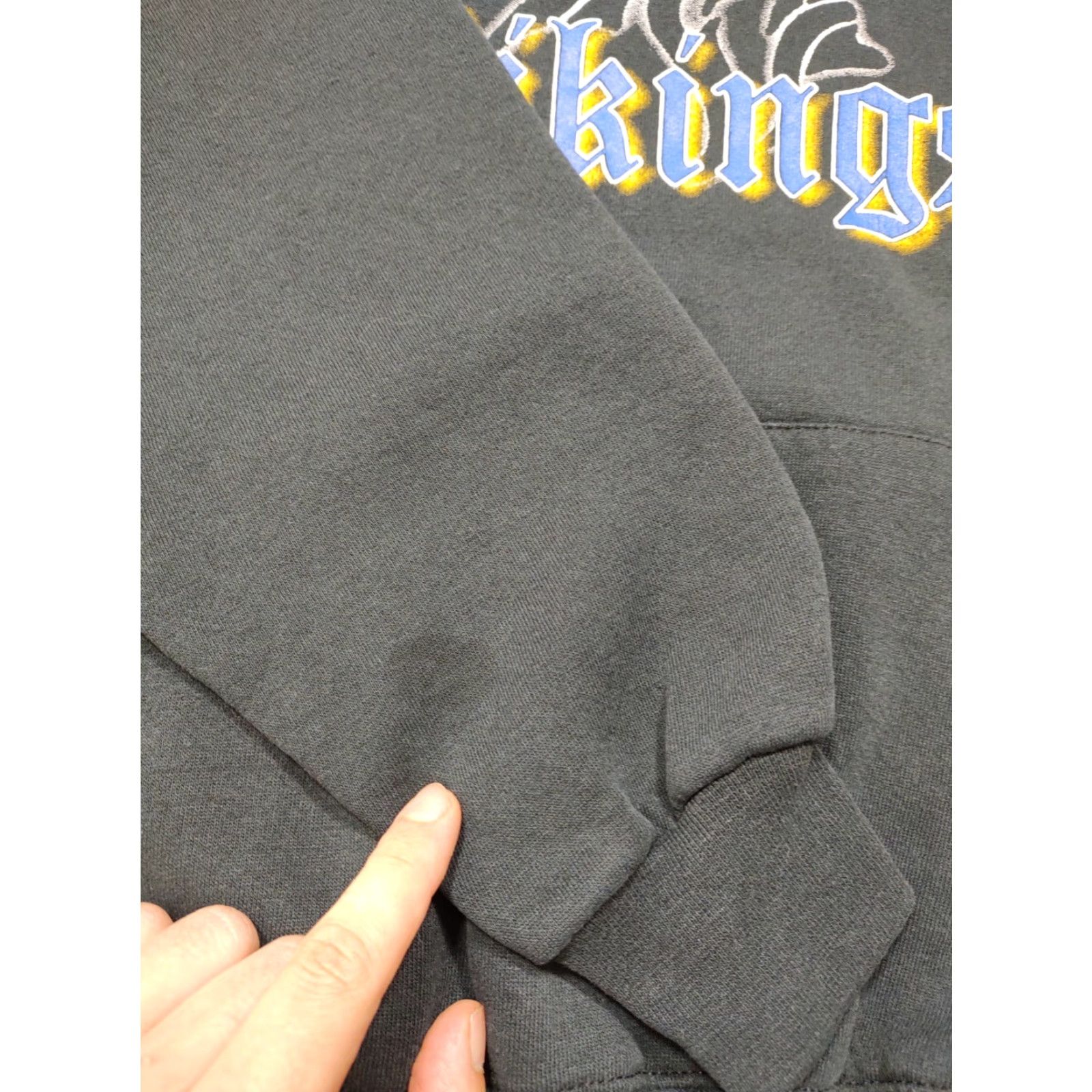 Russell Athletic VINTAGE Russell Athletic Hoodie Sweatshirt Black Large Mens Vikings 90s Pullover Drawstring Cotton Blend Shirt? Size US L / EU 52-54 / 3 - 4 Thumbnail