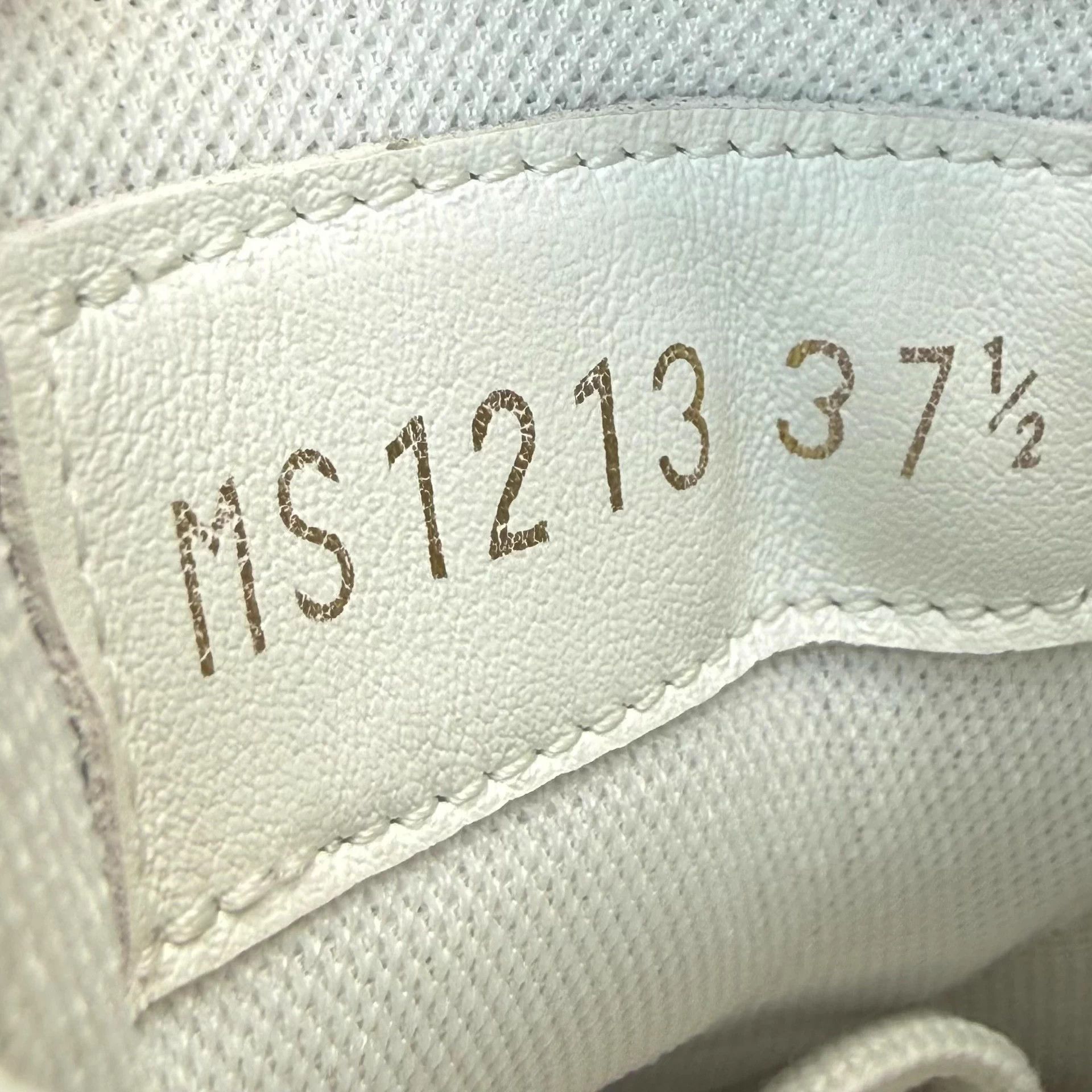 Louis Vuitton LV GROOVY PLATFORM B/W Monogram embossed sneakers 37.5 98 Size US 7 / IT 37 - 8 Thumbnail