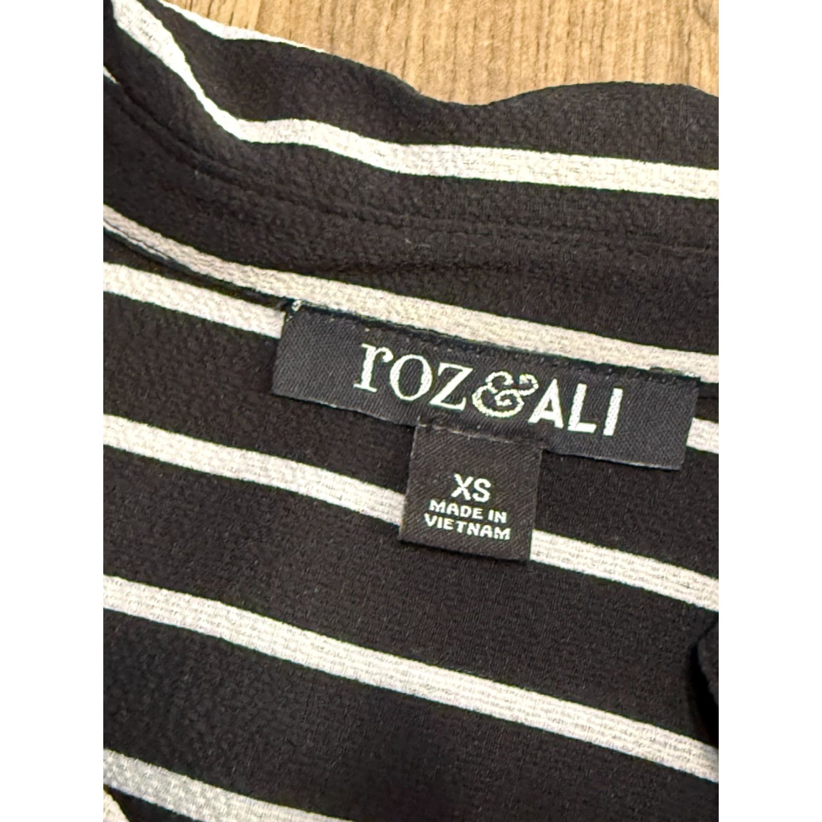 Vintage Roz & Ali Blouse Women's XS White Black Striped Long Sleeve Button Up Shirt Size XS / US 0-2 / IT 36-38 - 5 Thumbnail