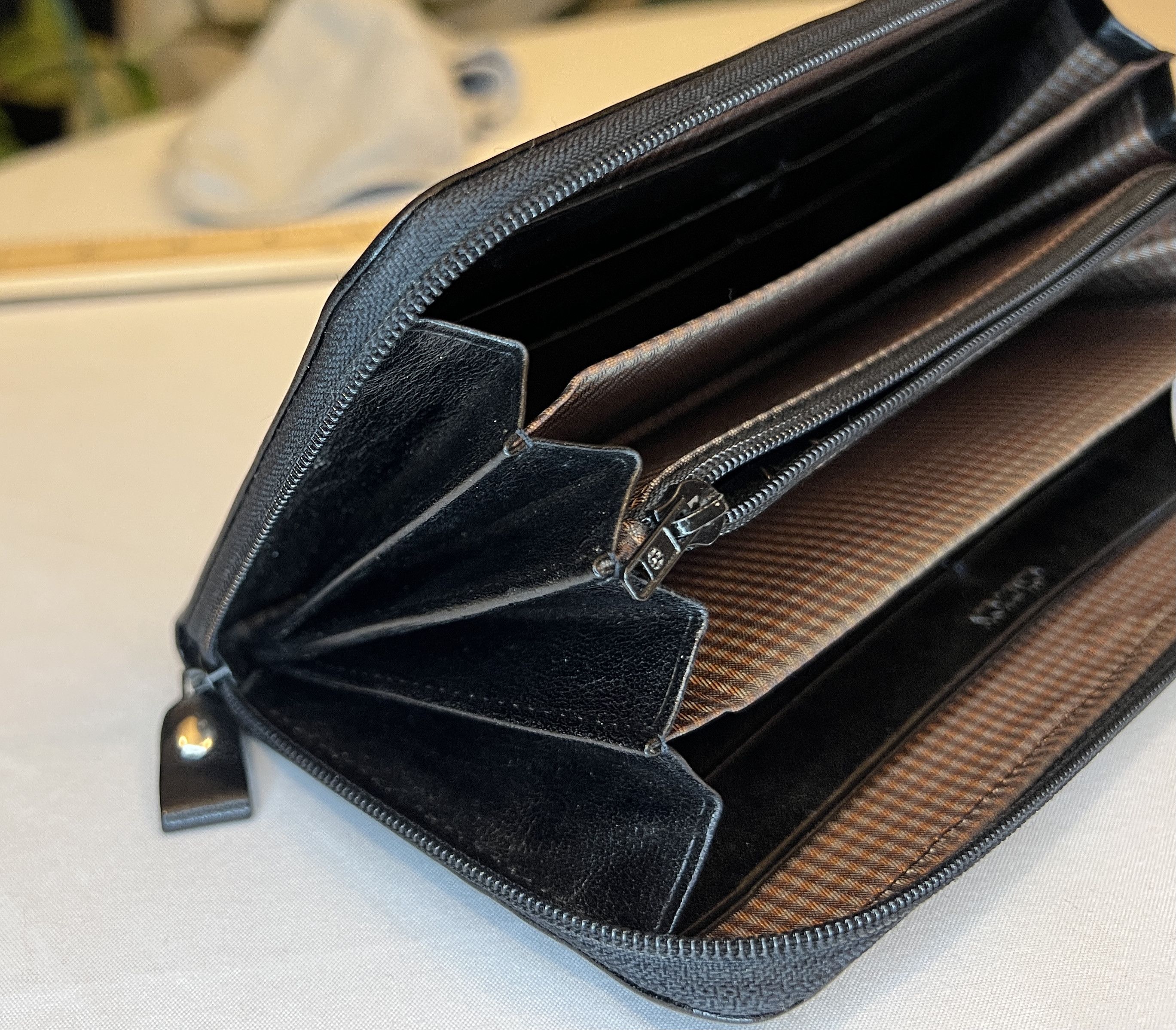 Designer Oroton Black Leather Clutch Wallet Beige Plaid Interior Size ONE SIZE - 7 Thumbnail