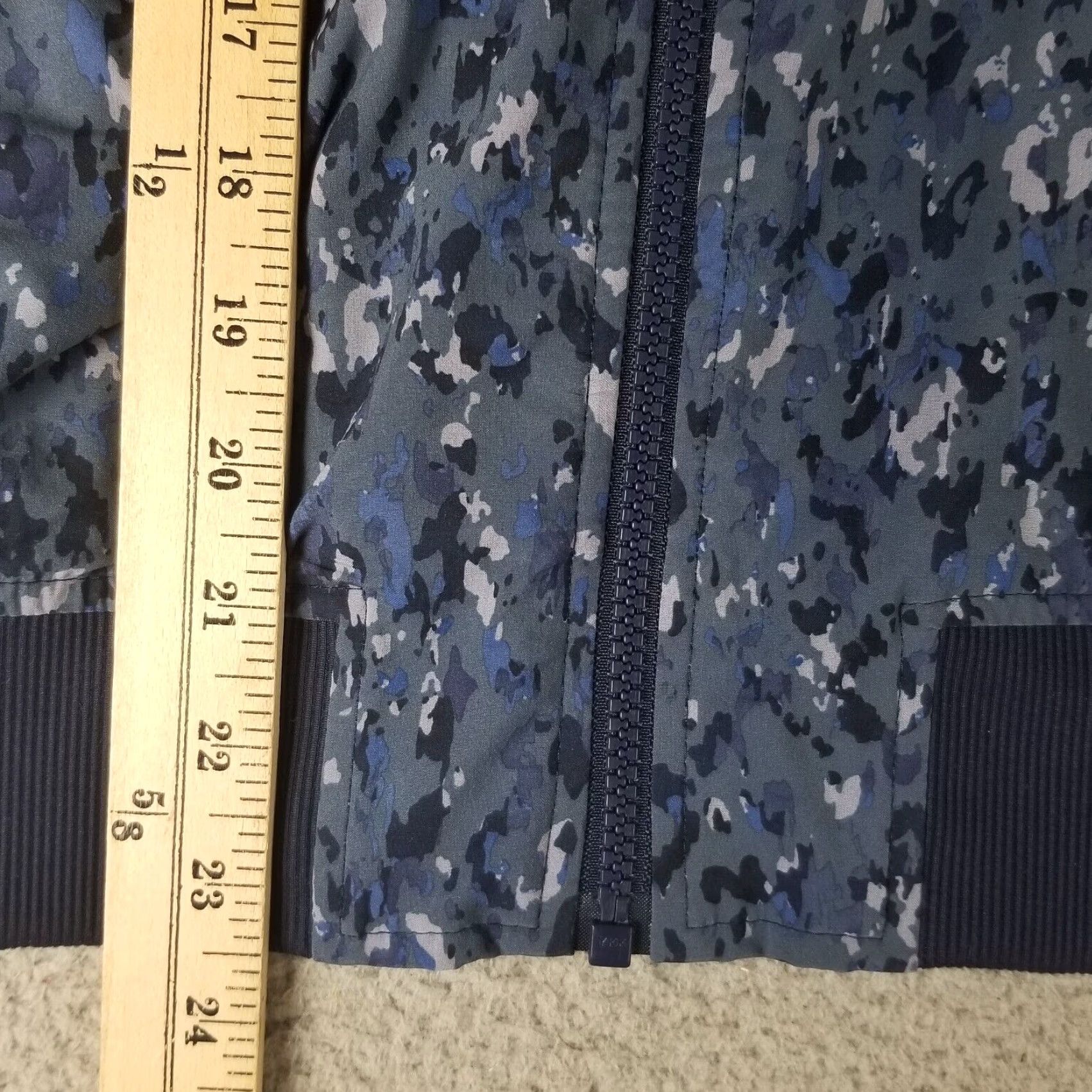 Athleta Athleta Jacket Womens XS Brooklyn Bomber Jacket II Blue Camo Full Zip - Regular Fit, Camouflage, Lightweight Activewear Jacket Size XS / US 0-2 / IT 36-38 - 4 Thumbnail