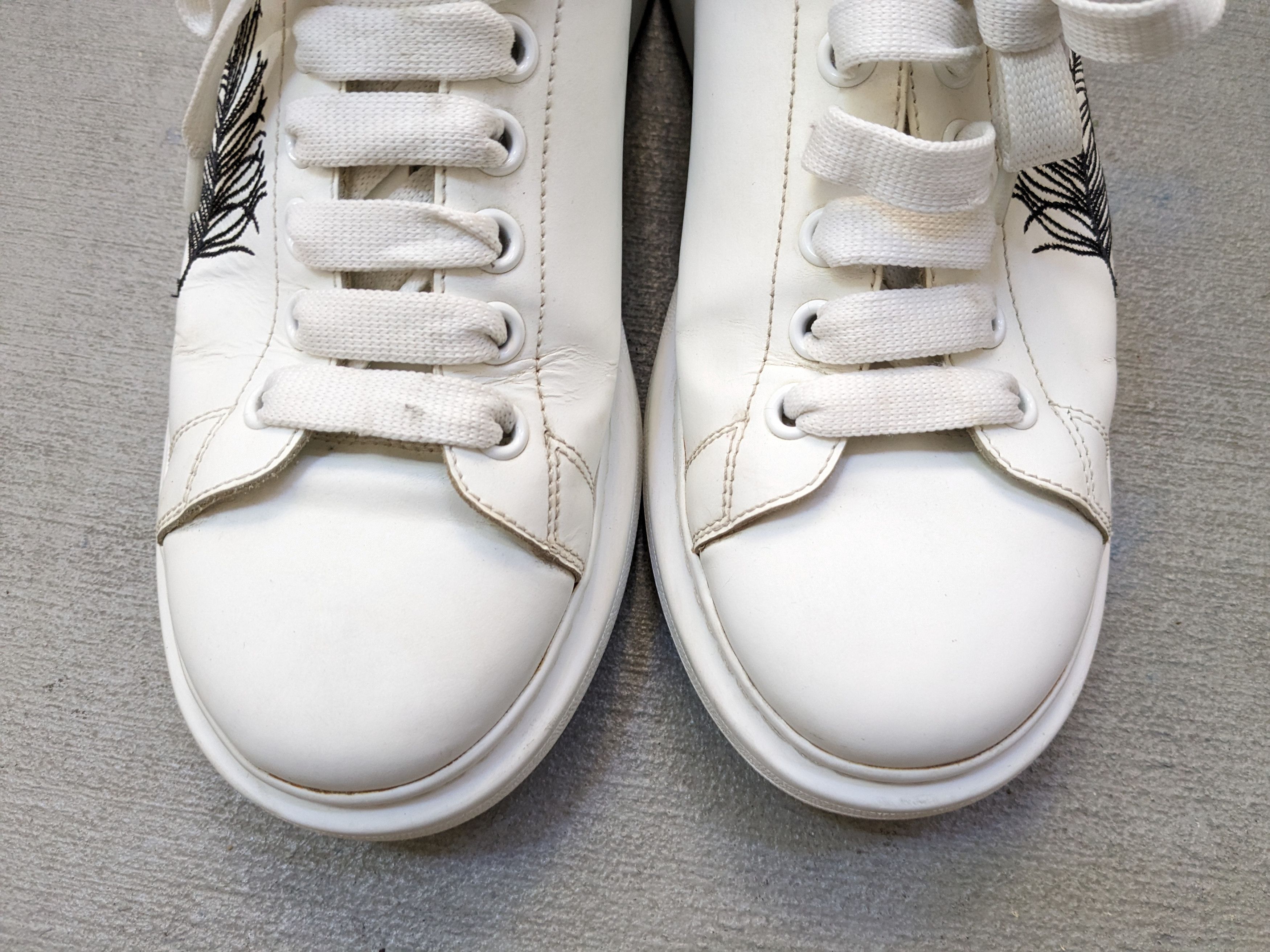 Alexander McQueen Alexander McQueen Larry Oversized Sneakers 9 42 White Black Size US 9 / EU 42 - 5 Thumbnail