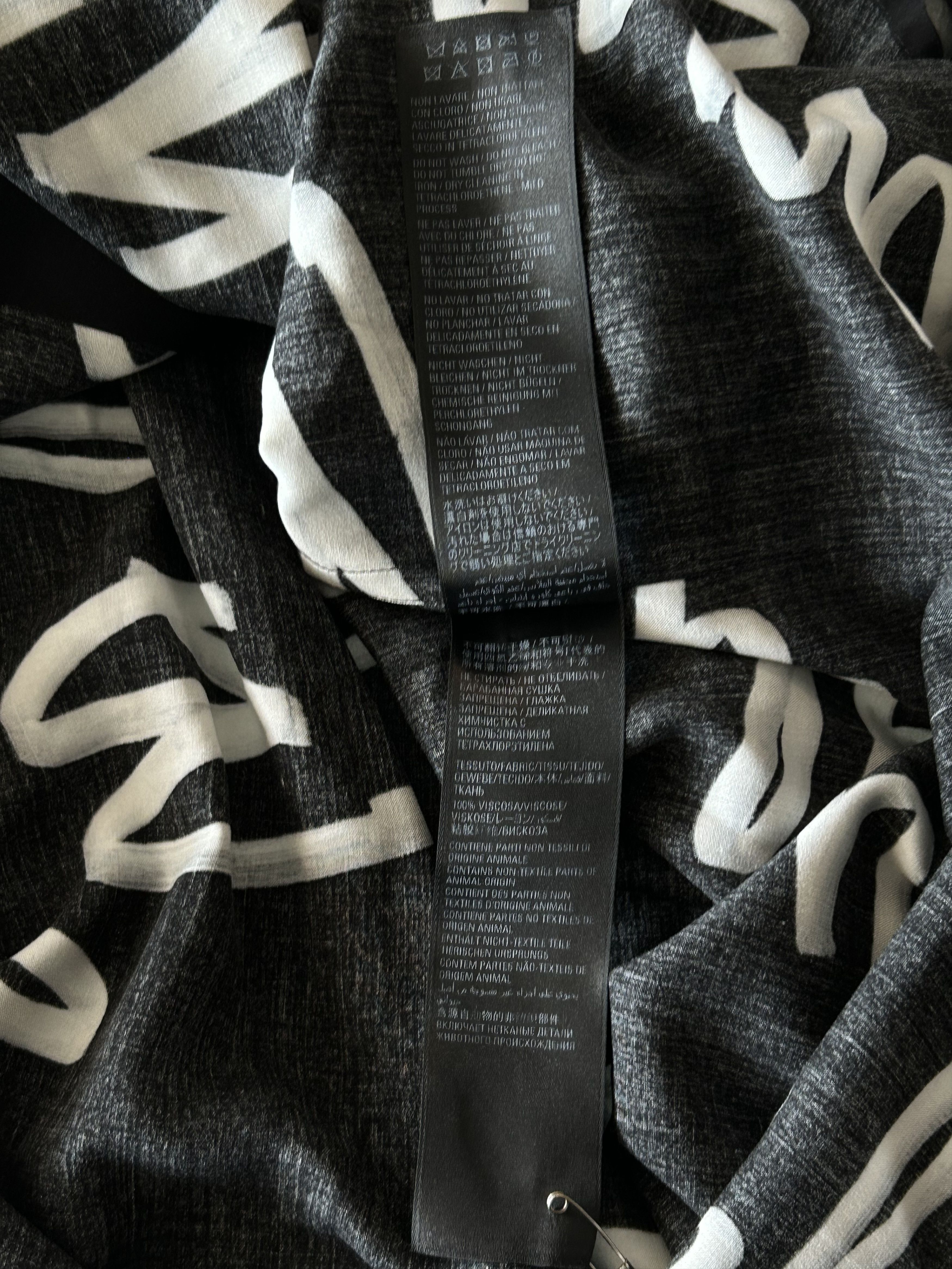 Balenciaga Balenciaga Black & White Script Button Up Shirt Size US XXL / EU 58 / 5 - 5 Thumbnail