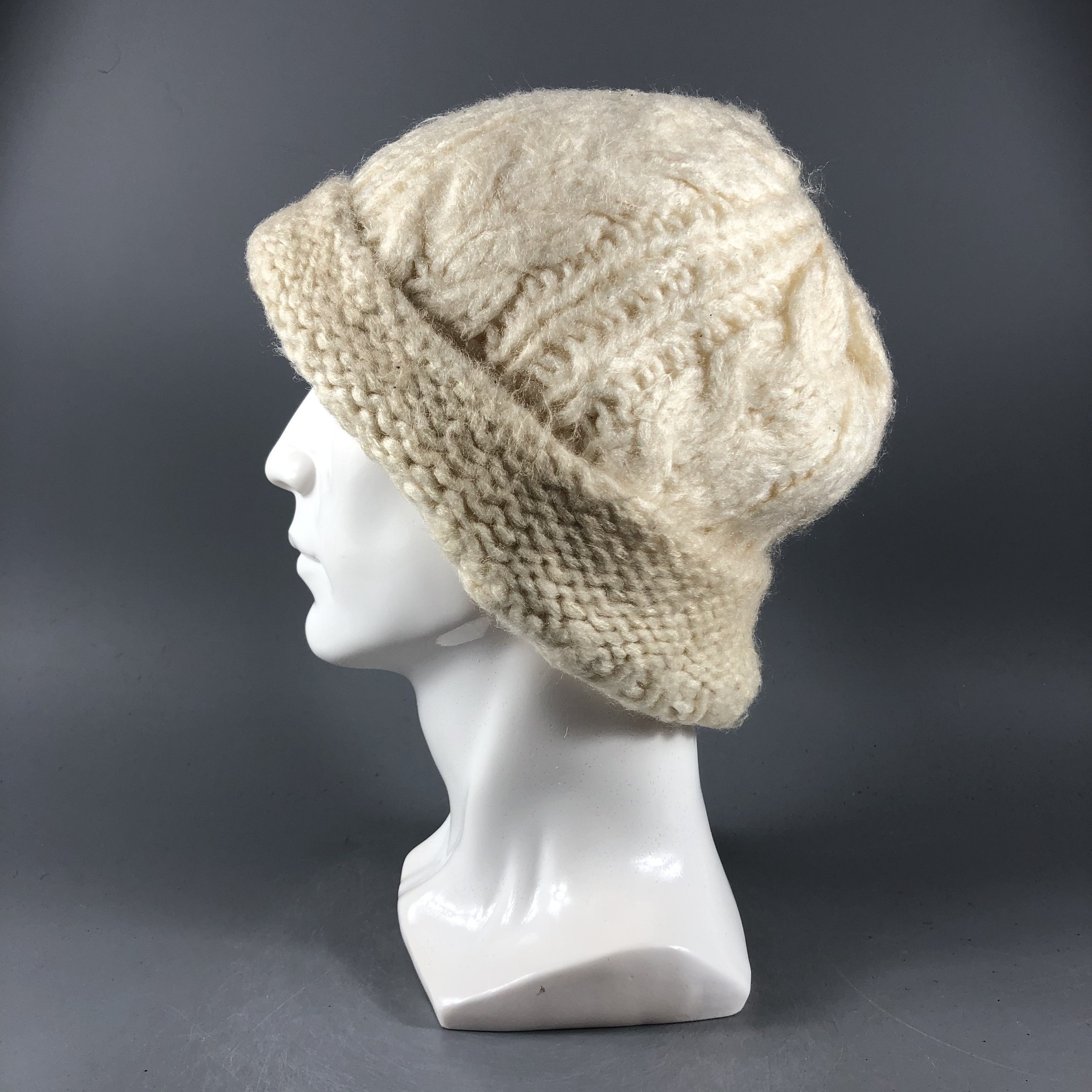 Vintage Unknown White Cable Knit Beanie Snow Hat Snow Cap -D834 Size ONE SIZE - 1 Thumbnail