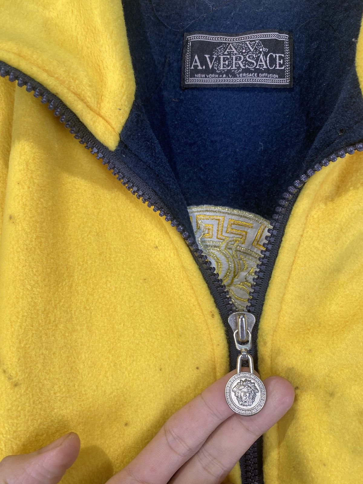 Versace Jeans Couture × Vintage 90s A Versace Medusa Fleece Jacket Size US XL / EU 56 / 4 - 6 Thumbnail