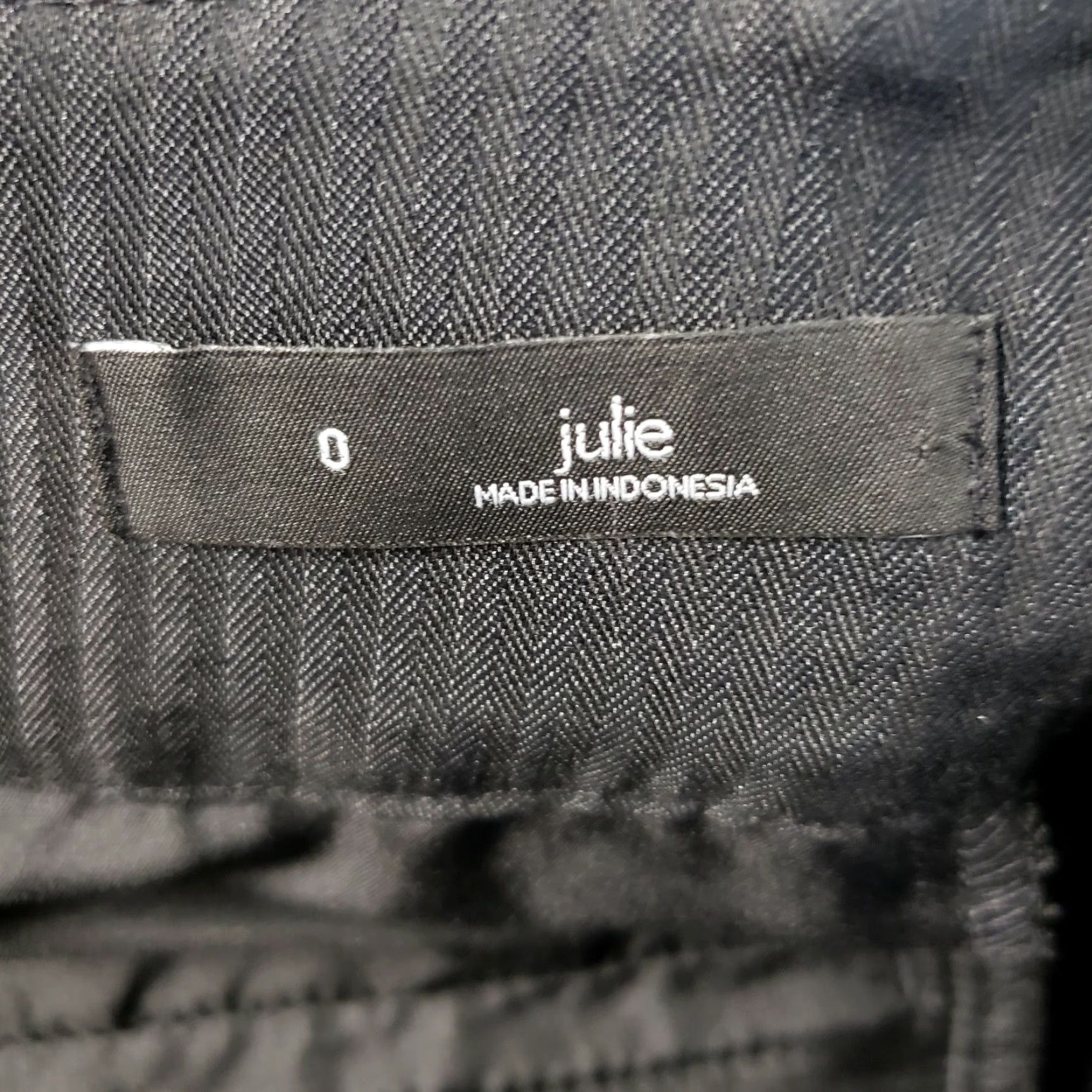 Ann Taylor VINTAGE: no. Ann Taylor LOFT Womens Julie Ankle Pants Sz 0 Black Quilted Mid Rise Dress Pants Women 0 Black Quilted Size 25" / US 0 / IT 36 - 6 Thumbnail