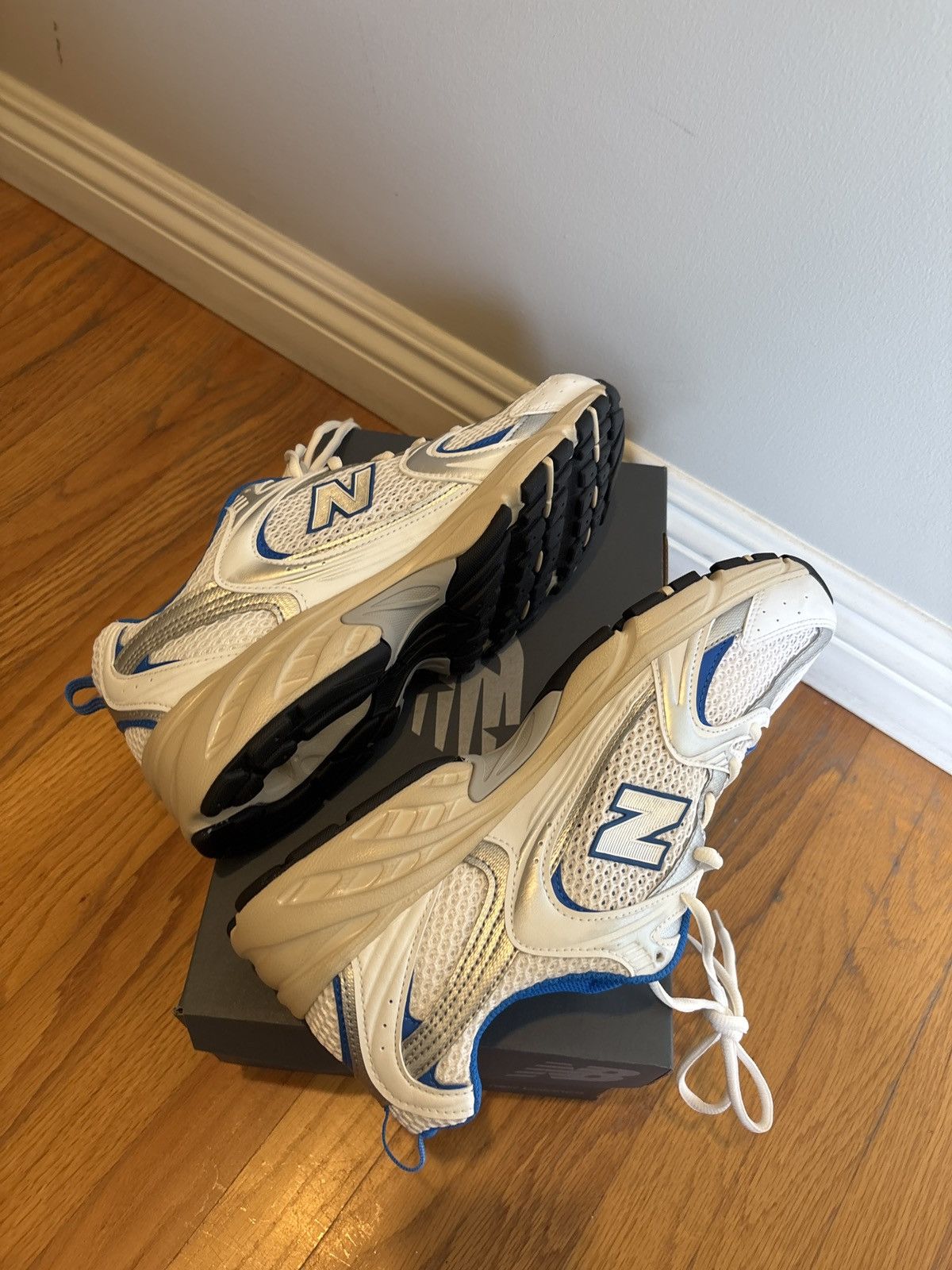 New Balance New balance 530 size 9 white blue Size US 9 / EU 42 - 3 Thumbnail