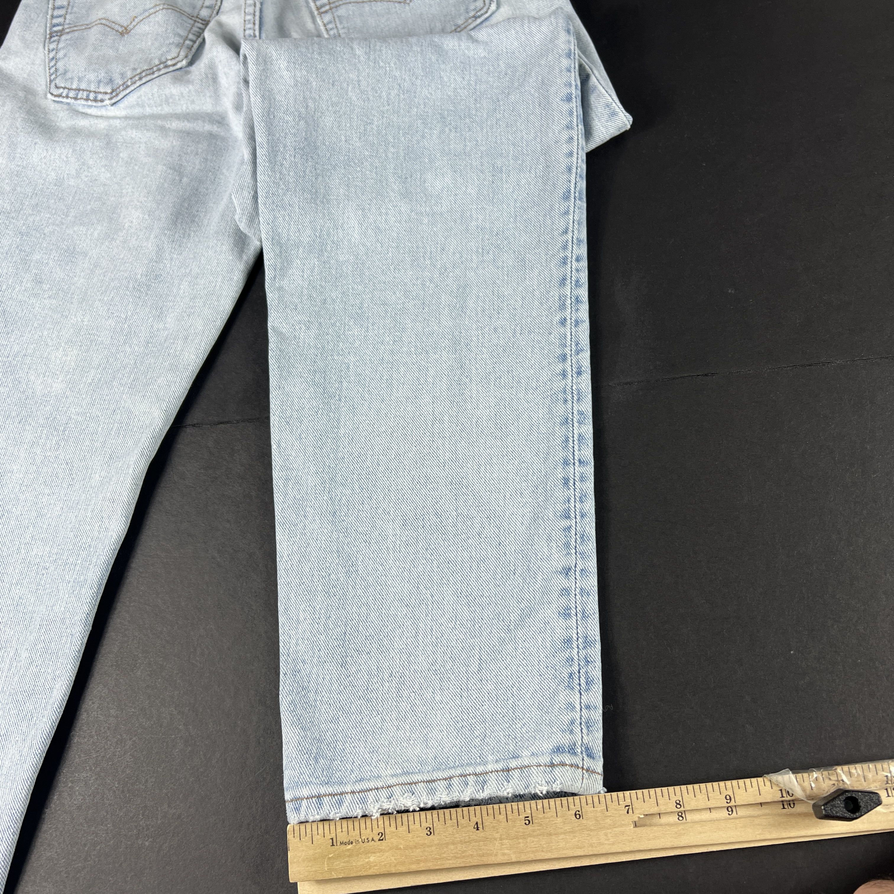 Levi's × Vintage VTG 90s Levi's Jeans 550 Relaxed Straight Light Blue Denim Size US 33 - 15 Thumbnail