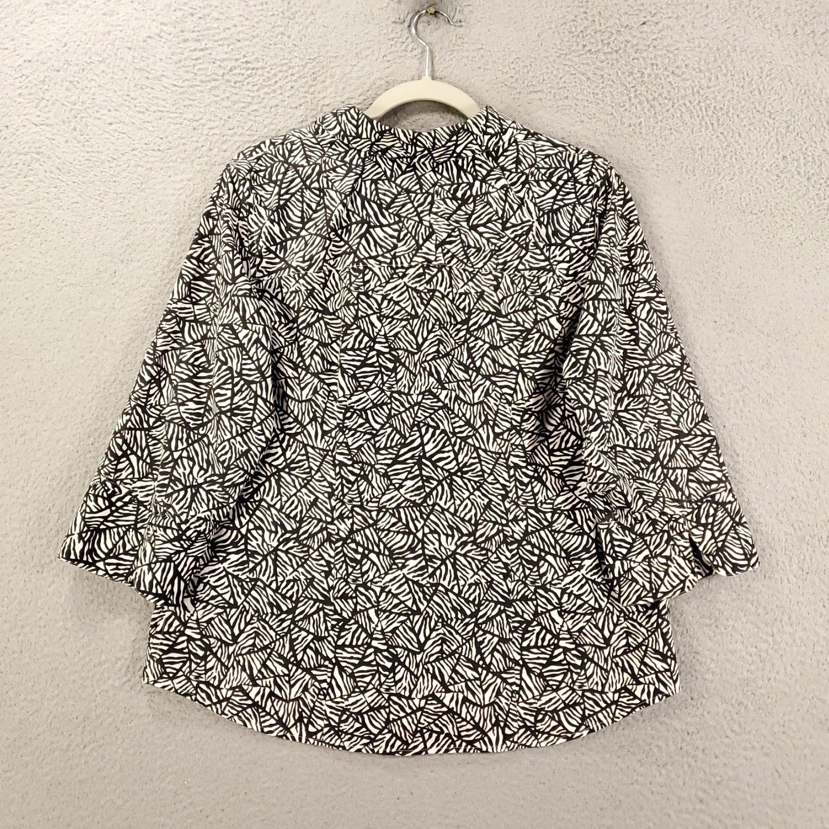 Vintage VINTAGE No Iron Chico's Shirt Womens Medium Black White Zebra Print Button Up Chicos 1S World? Size M / US 6-8 / IT 42-44 - 7 Thumbnail