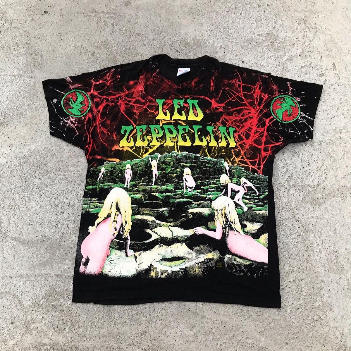 Band Tees 💸OFFER💸Vintage Led Zeppelin Alloverprint Houses Of The Holy Size US XL / EU 56 / 4 - 1 Thumbnail