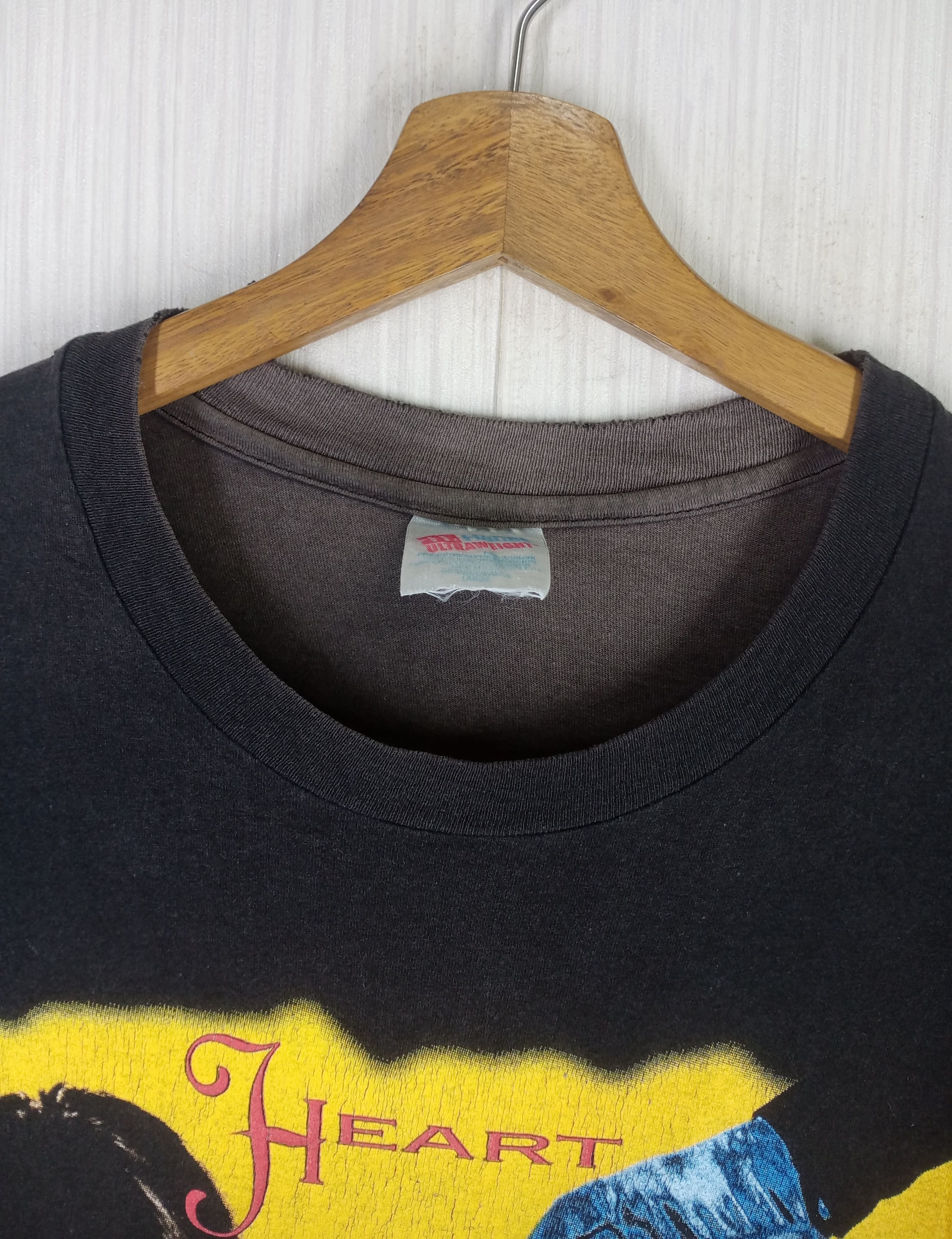 Band Tees Vintage 1983 The Head To Hearts Tour Nancy & Ann Wilson Size US L / EU 52-54 / 3 - 6 Thumbnail