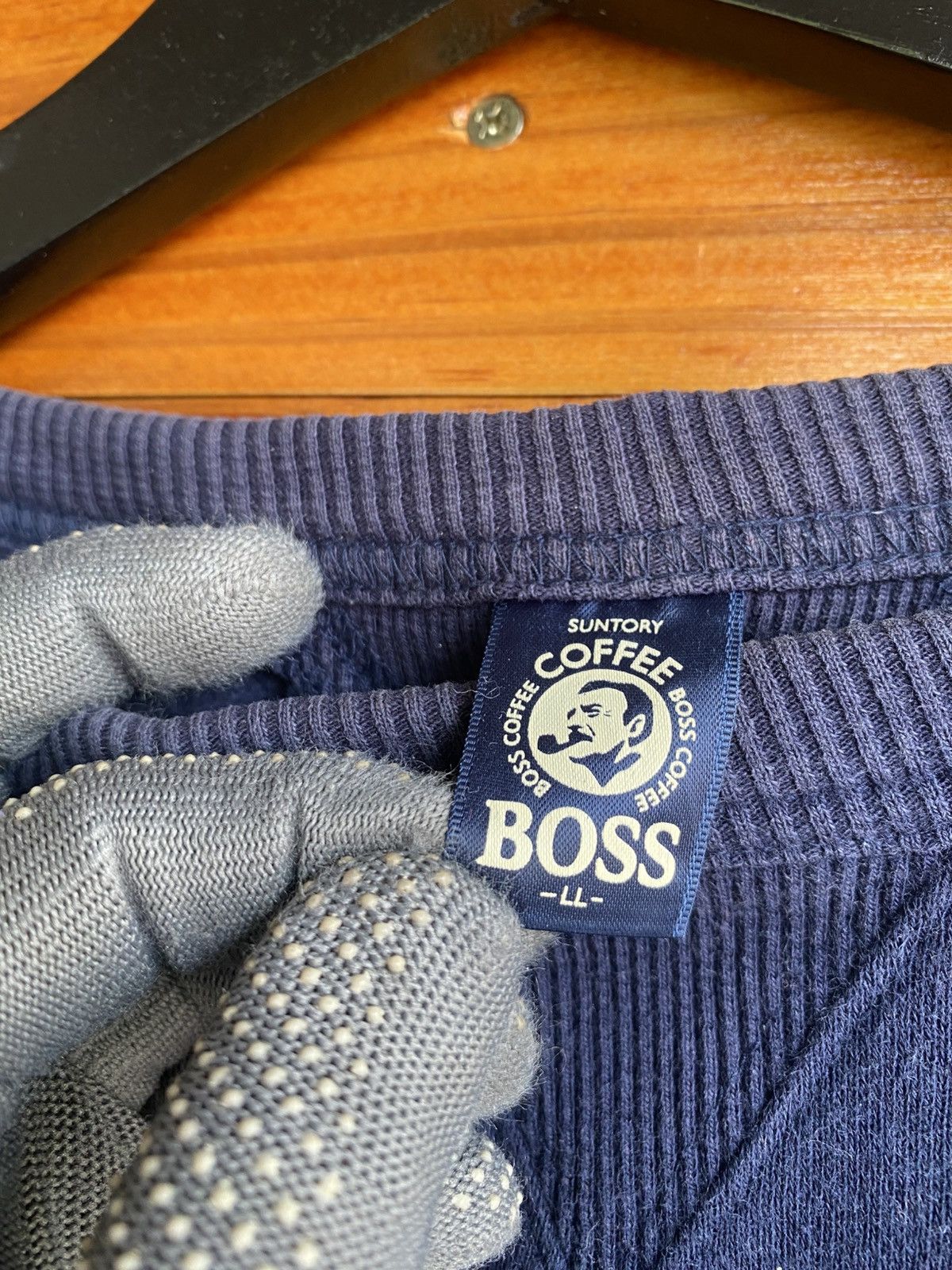 Vintage Vintage Suntory Coffee Boss Sweatshirt Navy Blue Pullover Size US XL / EU 56 / 4 - 6 Thumbnail