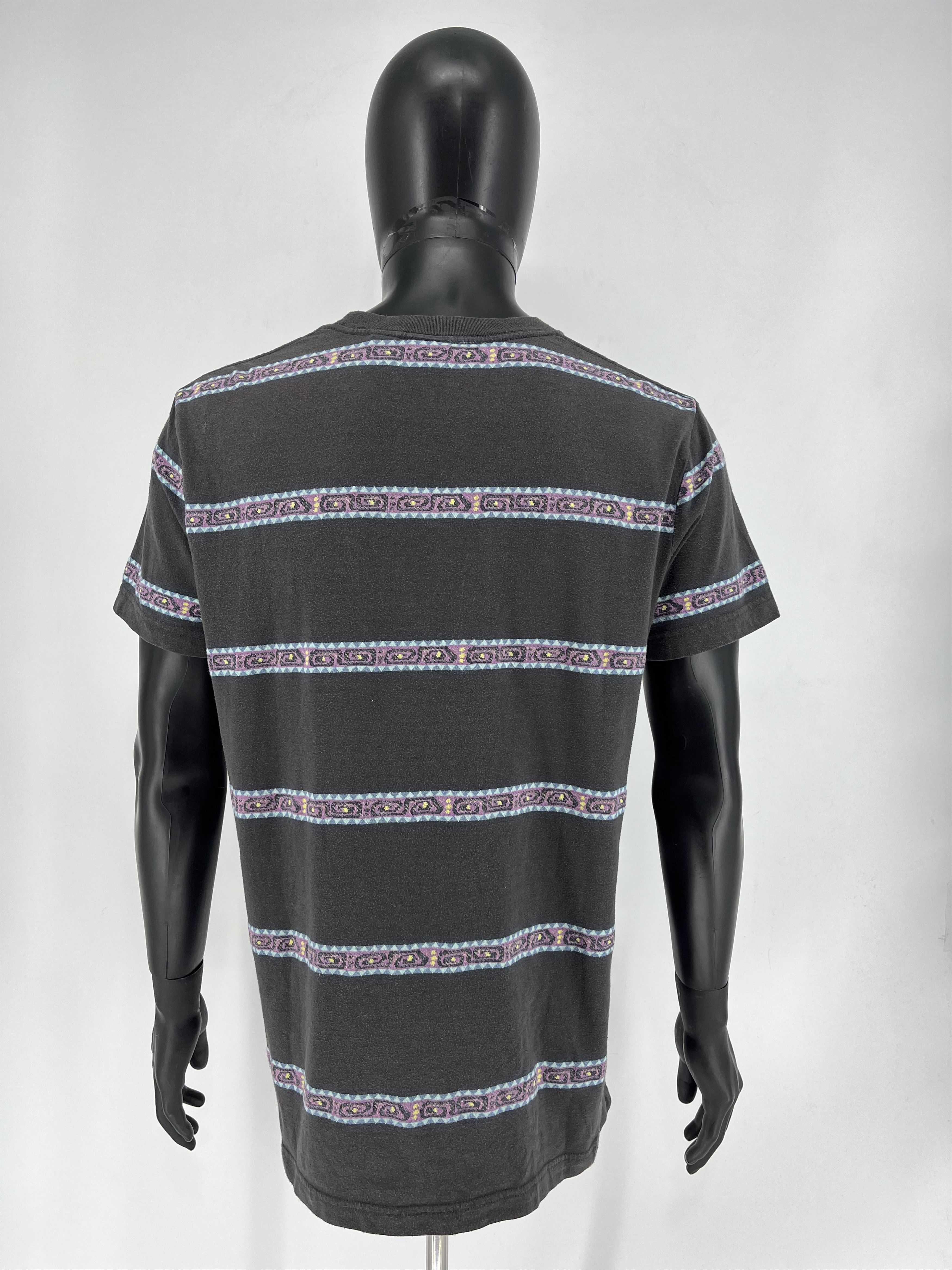 Quiksilver Vintage Quiksilver monogram T-Shirt Size M White Surf Skate Size US M / EU 48-50 / 2 - 9 Thumbnail