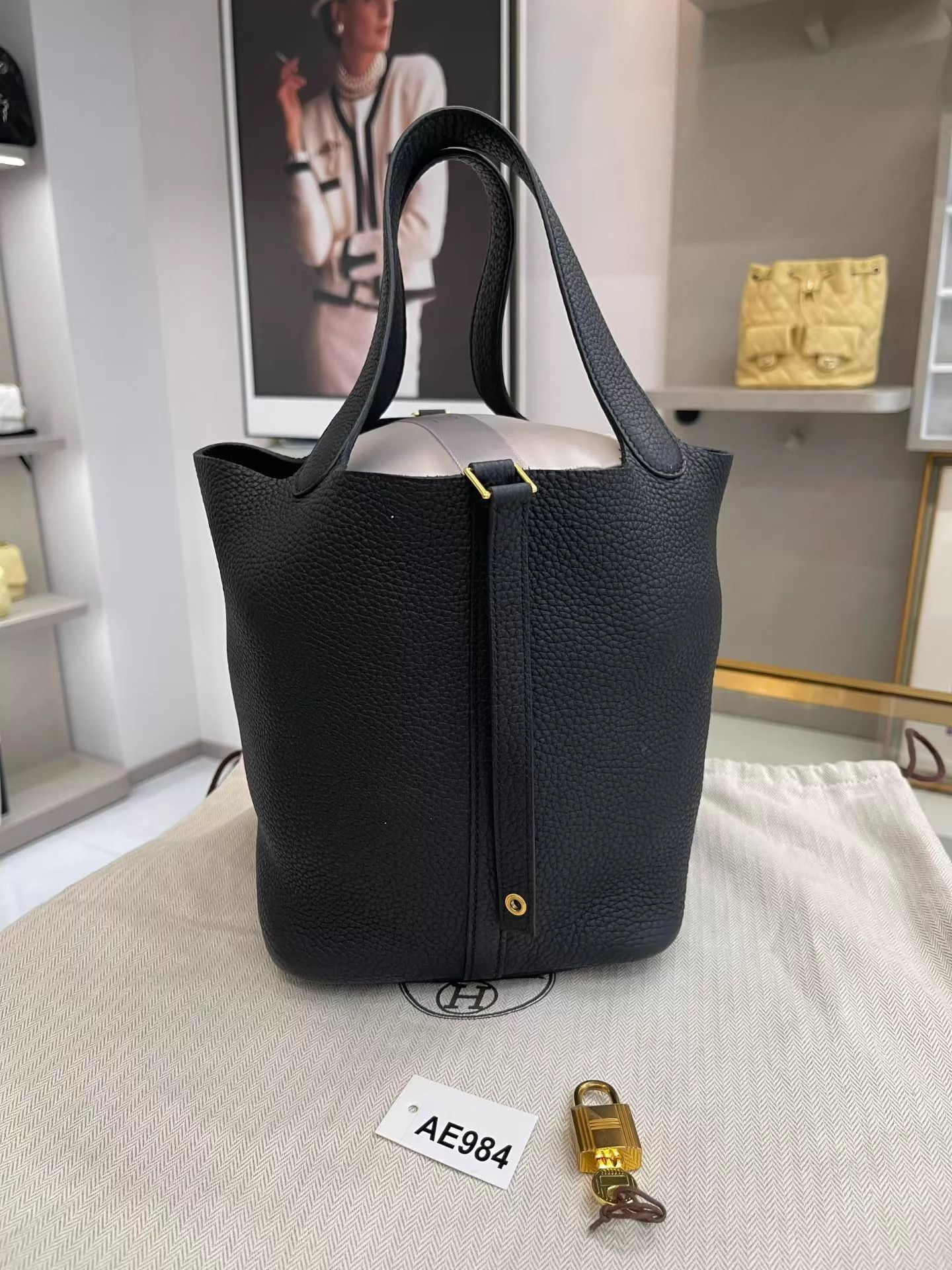 Hermes Hermès Picotin 22 Black & Gold Y Mint Dust Bag Lock Key Size ONE SIZE - 2 Thumbnail