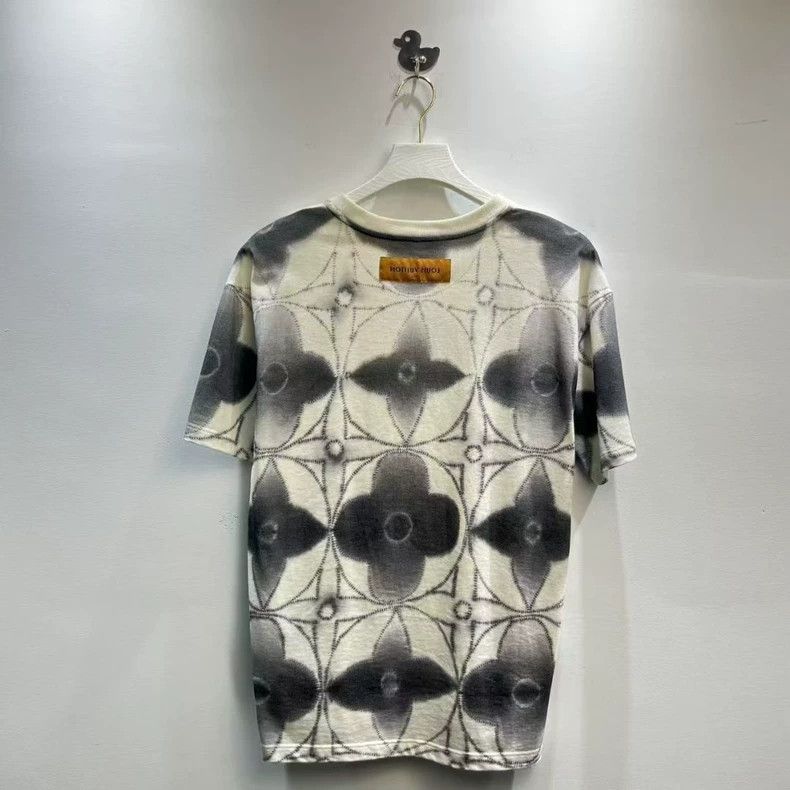 Louis Vuitton Louis Vuitton SS23 Twisted Printed Round Neck Short Sleeve Size US M / EU 48-50 / 2 - 2 Thumbnail