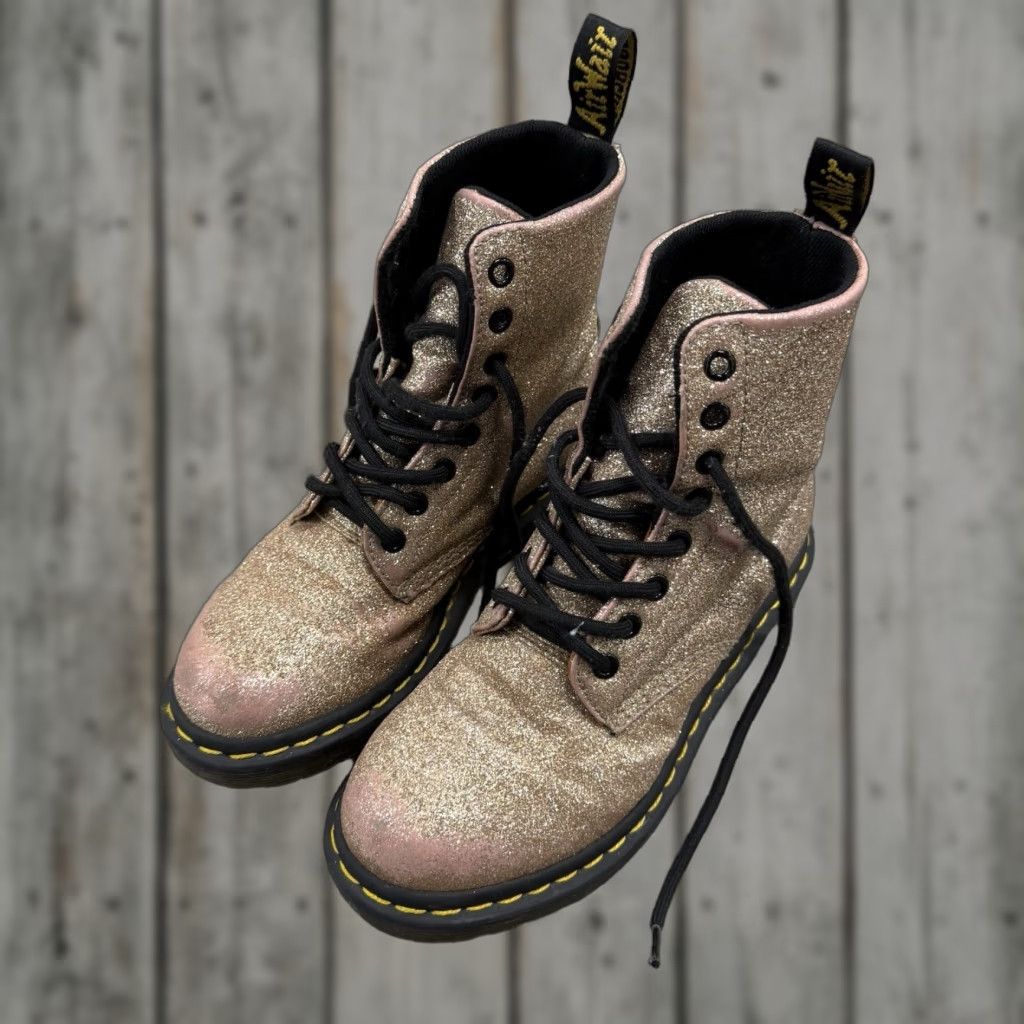 VINTAGE Dr. Martens 1460 Pascal Glitter Boots Pink Ribbon Laces 8 eye Womens Sz US6 EU37 Boots Glitter Pink Womens 6 Dr. Martens 1460 Pascal