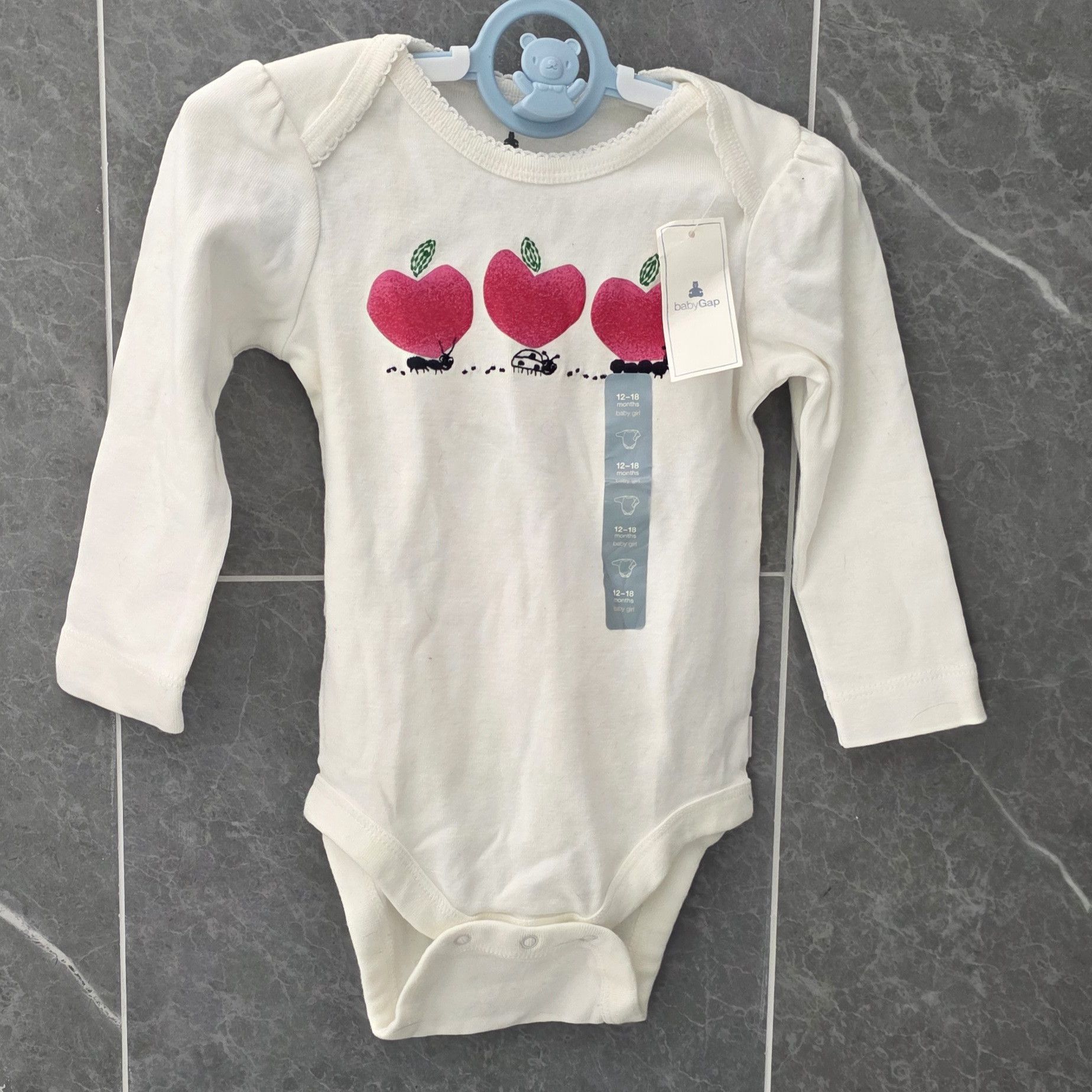 Gap NWT Baby GAP Girl's White Apple Ant Long Sleeve 12-18 Months Size XXS / US 00 / IT 34 - 1 Thumbnail