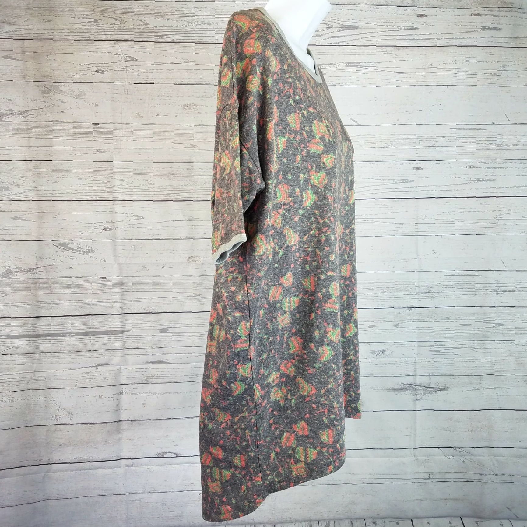 Vintage LuLaRoe Irma Top XS Gray Green Floral Short Sleeve Women's Shirt Blouse Size XS / US 0-2 / IT 36-38 - 3 Thumbnail