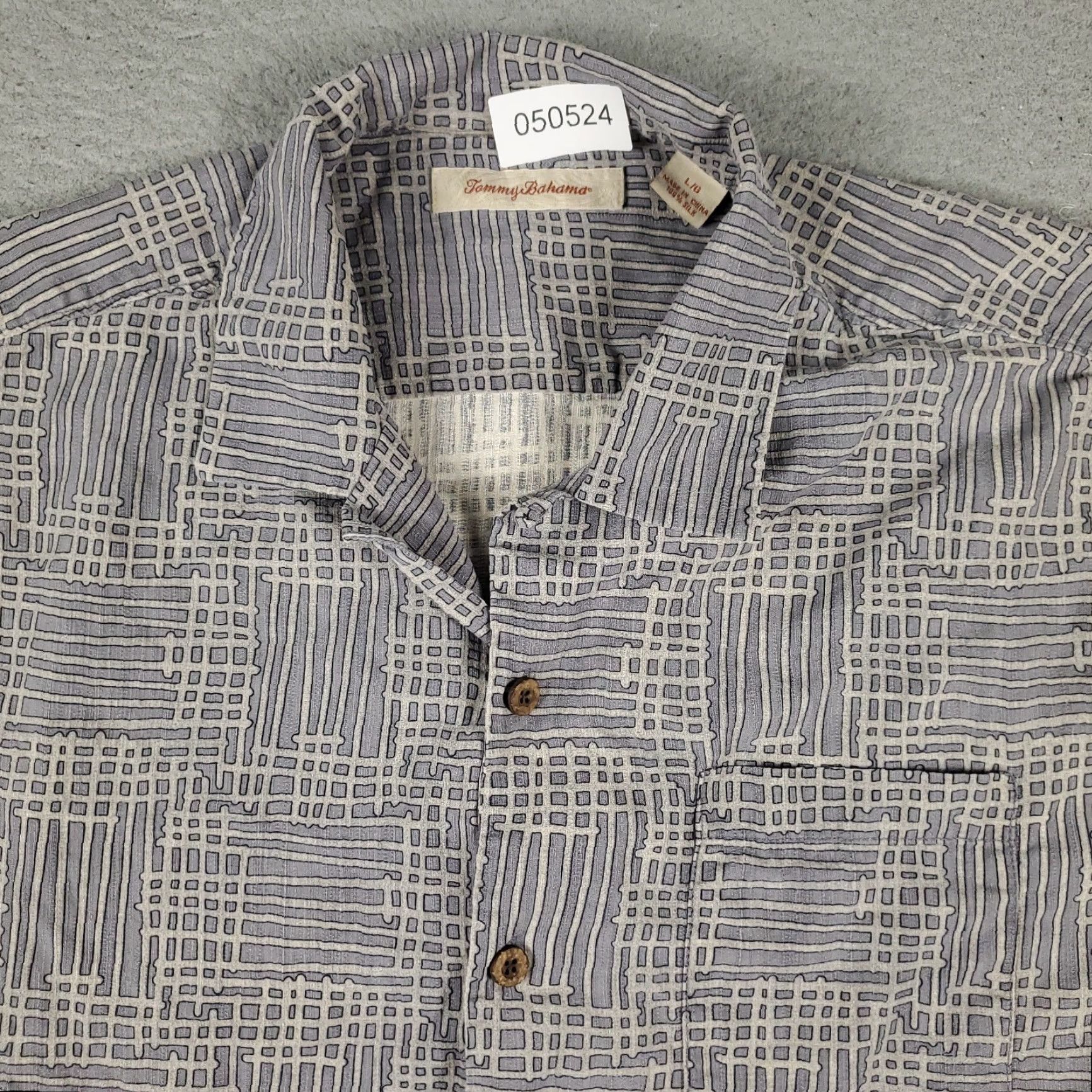Tommy Bahama Tommy Bahama Shirt Mens Large Gray Hawaiian Button Up Short Sleeve Regular Fit Silk Cotton Button-Up Casual, Beach, Tropical, Hawaiian, American, 90s? Size US L / EU 52-54 / 3 - 2 Thumbnail