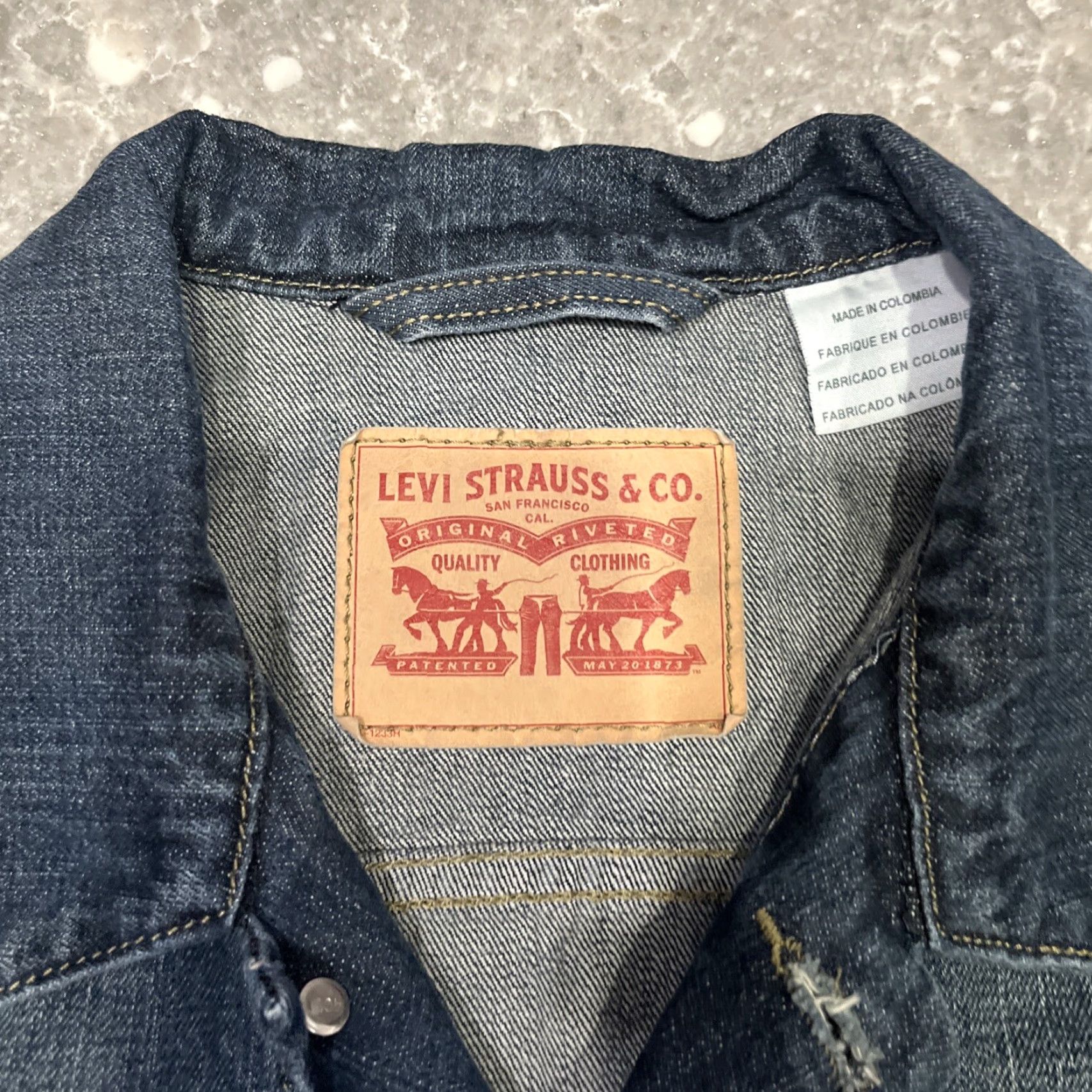 Levi's Levi's Denim Trucker Jacket Men XL Distressed Biker Western Classic Shirt Jacket Mens Denim Trucker Distressed Biker Levi's Size US XL / EU 56 / 4 - 3 Thumbnail