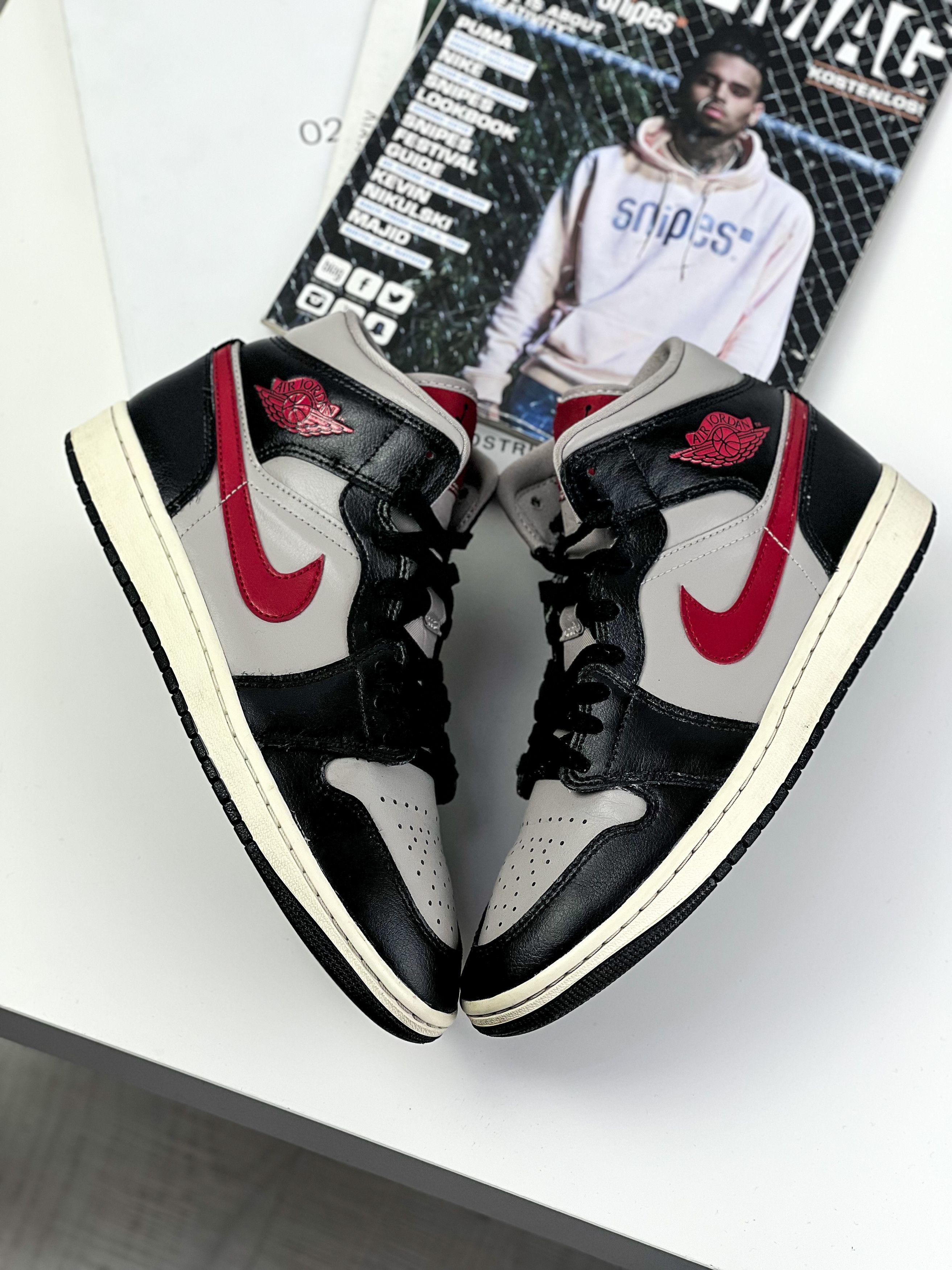 Jordan Brand × Nike Air Jordan Air 1 Mid Shoes White/Black Size US 7 / EU 40 - 1 Thumbnail