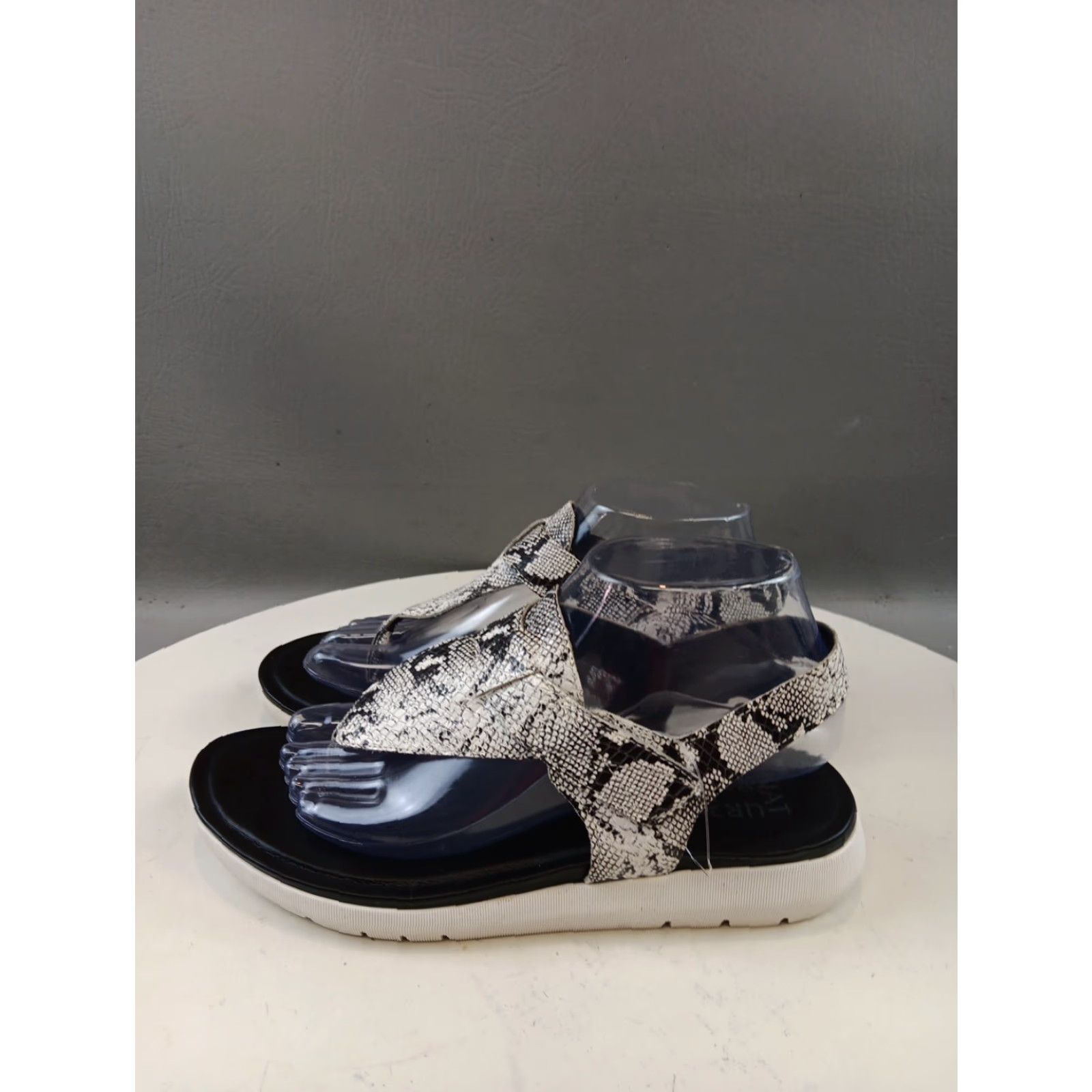 Naturalizer Naturalizer Sandal Womens US Size 8 M Leather White Snake T-Strap Casual Shoes Size US 5 / IT 35 - 6 Thumbnail