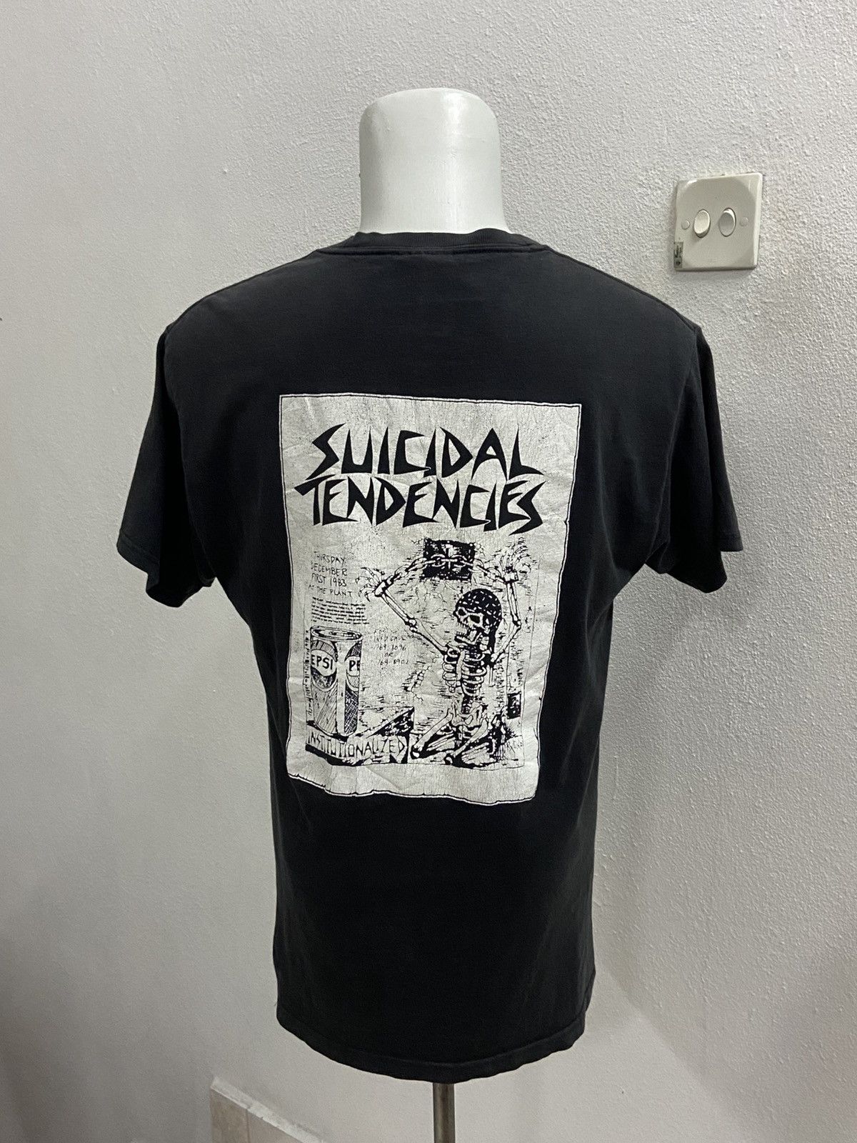 Band Tees Suicidal Tendencies "Institutionalized," Tee Size US M / EU 48-50 / 2 - 6 Thumbnail