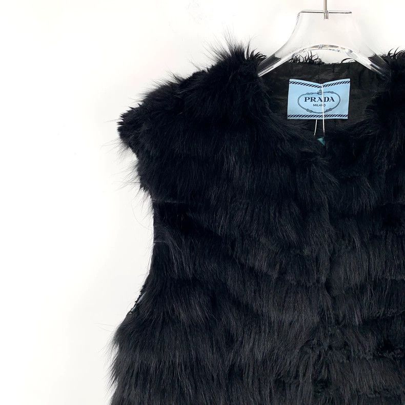 Prada Prada Black fur vest Size S / US 4 / IT 40 - 3 Thumbnail