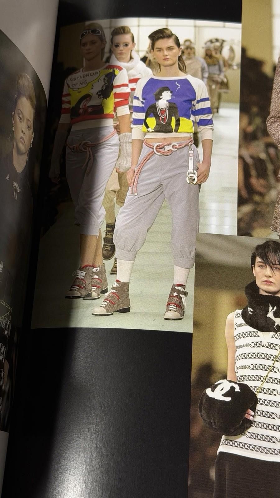 Other Chanel Catwalk Hardcover Book Fashion Size ONE SIZE - 12 Thumbnail