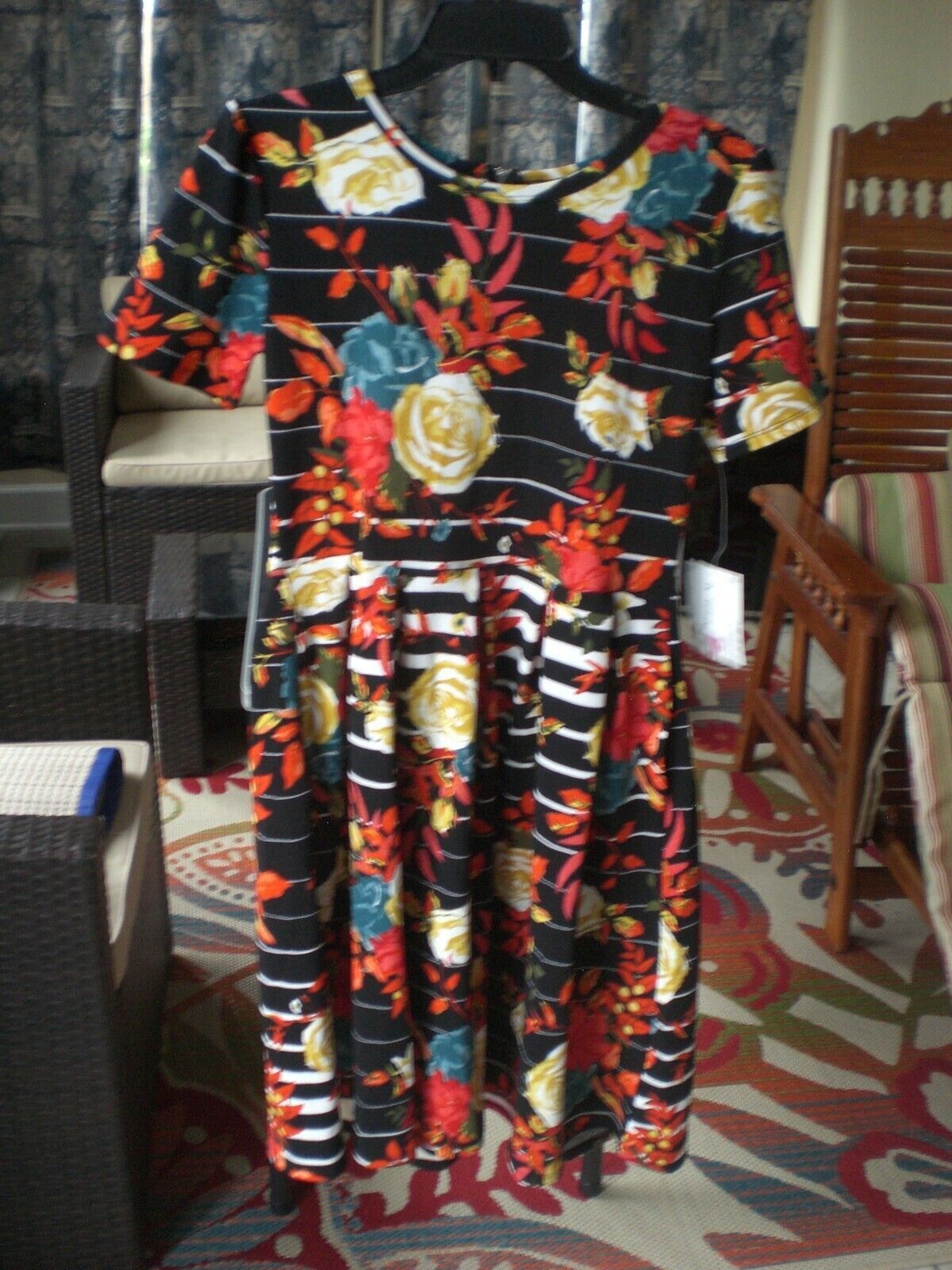 Other NWT LuLaRoe Amelia Dress Multicolor Florals MEDIUM Size M / US 6-8 / IT 42-44 - 1 Thumbnail