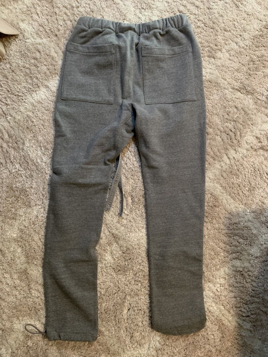 Fear of God Fear of god 6th collection Gray sweatpants Size US 34 / EU 50 - 2 Thumbnail