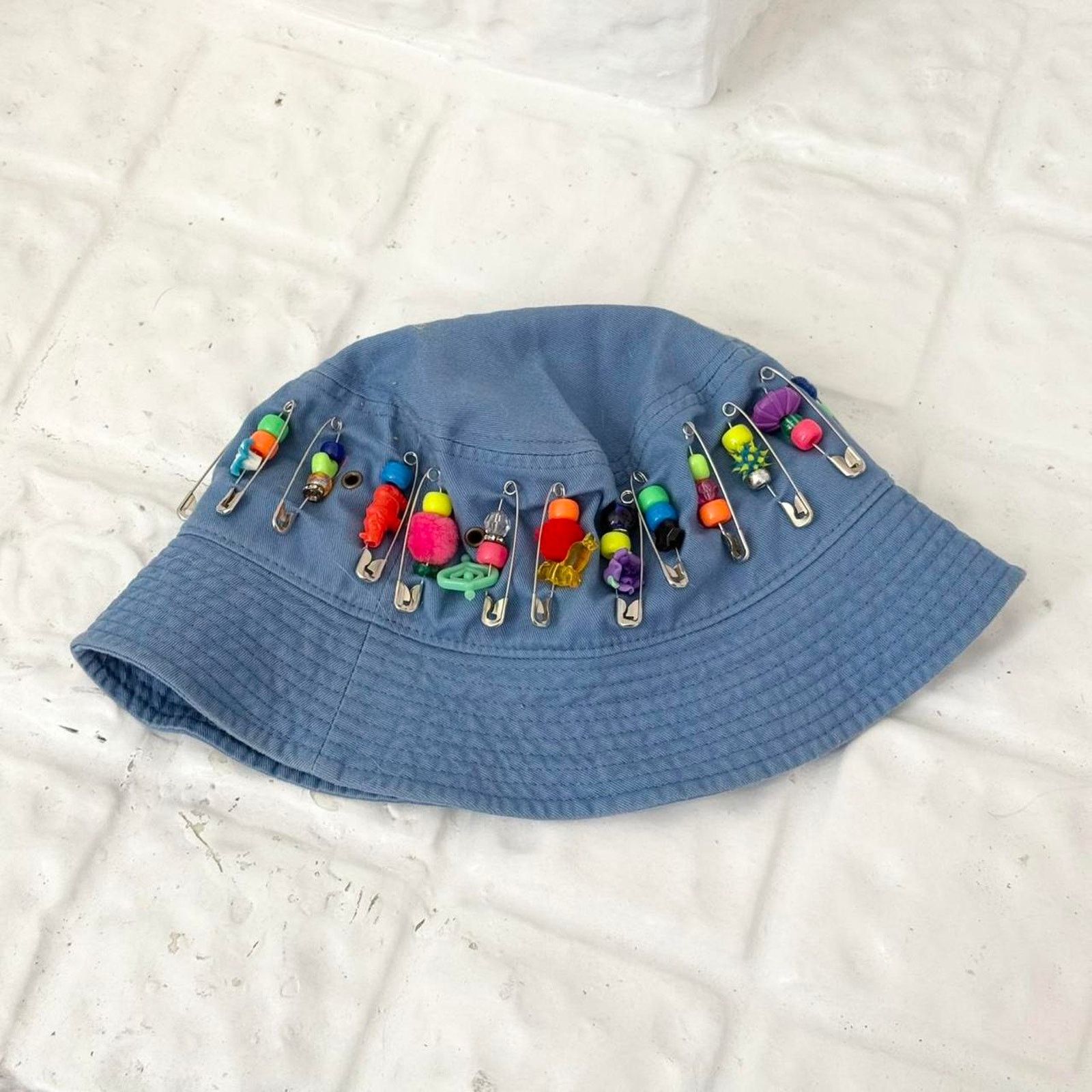 Other ⋆ beaded safety pin bucket hat y2k ⋆ Size ONE SIZE - 1 Thumbnail