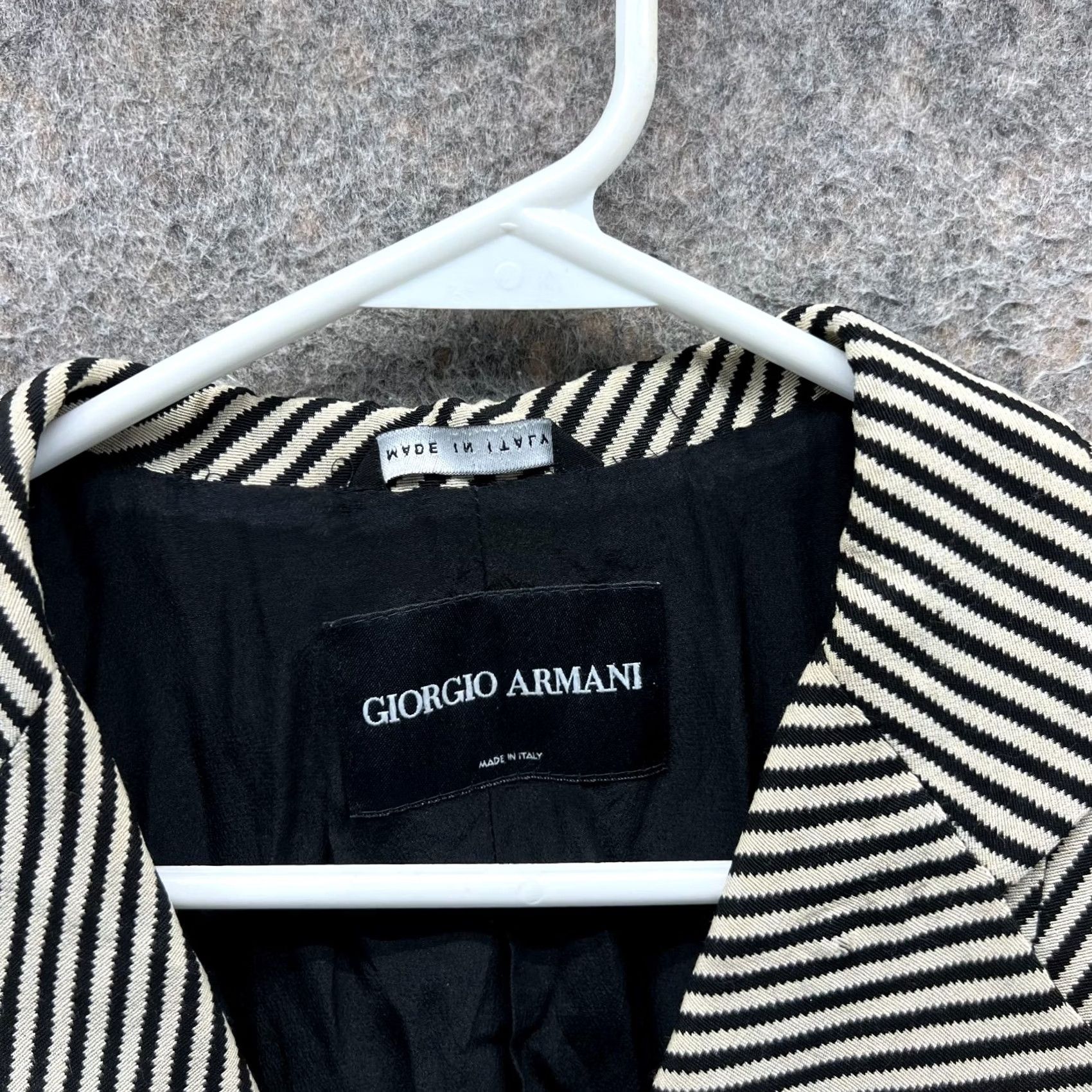 Giorgio Armani VINTAGE Giorgio Armani Blazer Womens 32 Black Beige Striped Wool Made in Italy Jacket Size XXS / US 00 / IT 34 - 7 Thumbnail