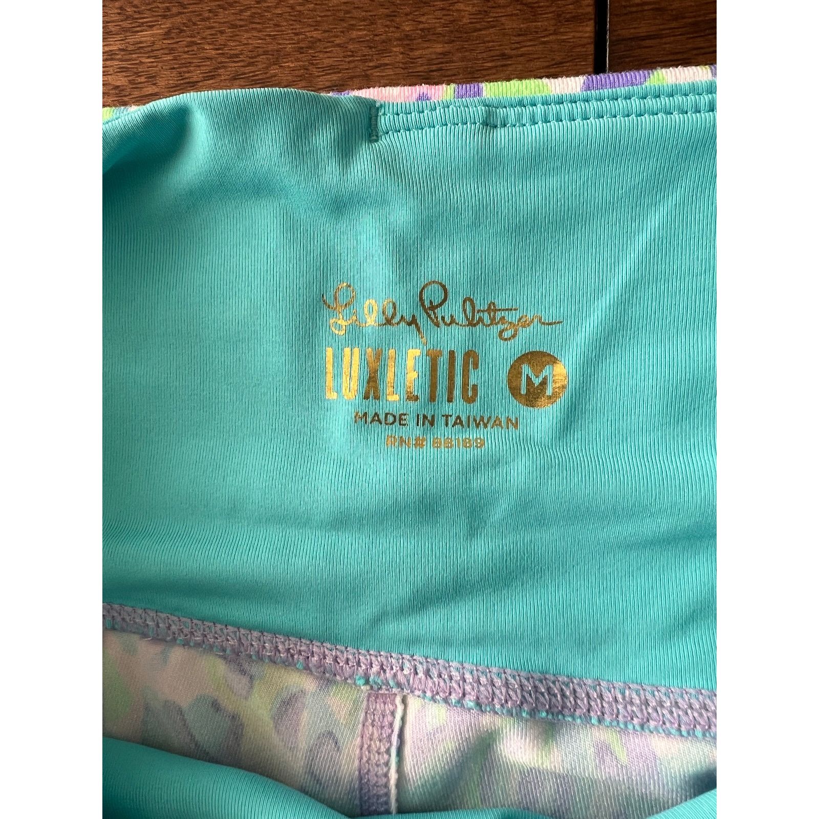 Lilly Pulitzer Lilly Pulitzer Shell Of a Party Luxletic Cropped Pant Medium Size 26" / US 2 / IT 38 - 7 Thumbnail