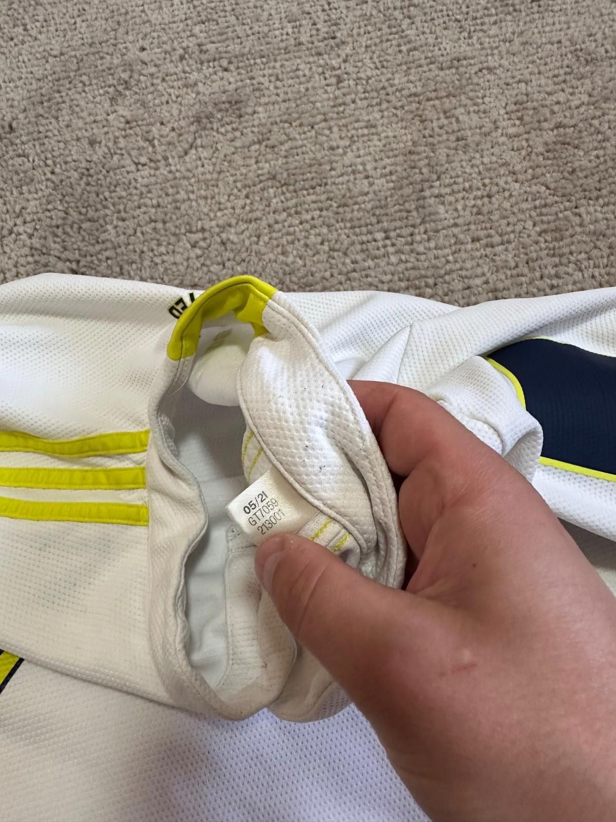 Adidas LEEDS UNITED 2021/2022 FOOTBALL SOCCER SHIRT JERSEY ADIDAS Size US L / EU 52-54 / 3 - 6 Thumbnail