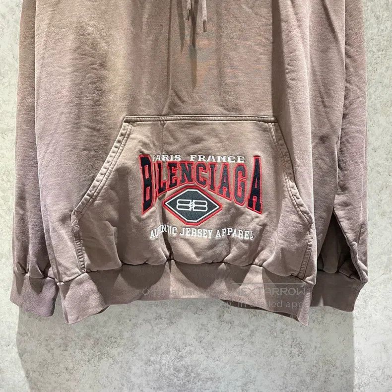 Balenciaga Balenciaga Washed Brown Bat Letter Sweatshirt Size US M / EU 48-50 / 2 - 3 Thumbnail