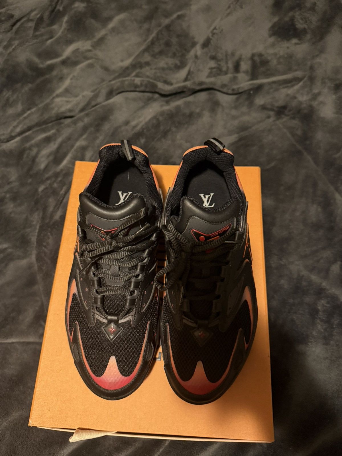 Louis Vuitton Louis Vuitton Black/Multicolor runner sneaker Size US 9.5 / EU 42-43 - 2 Thumbnail