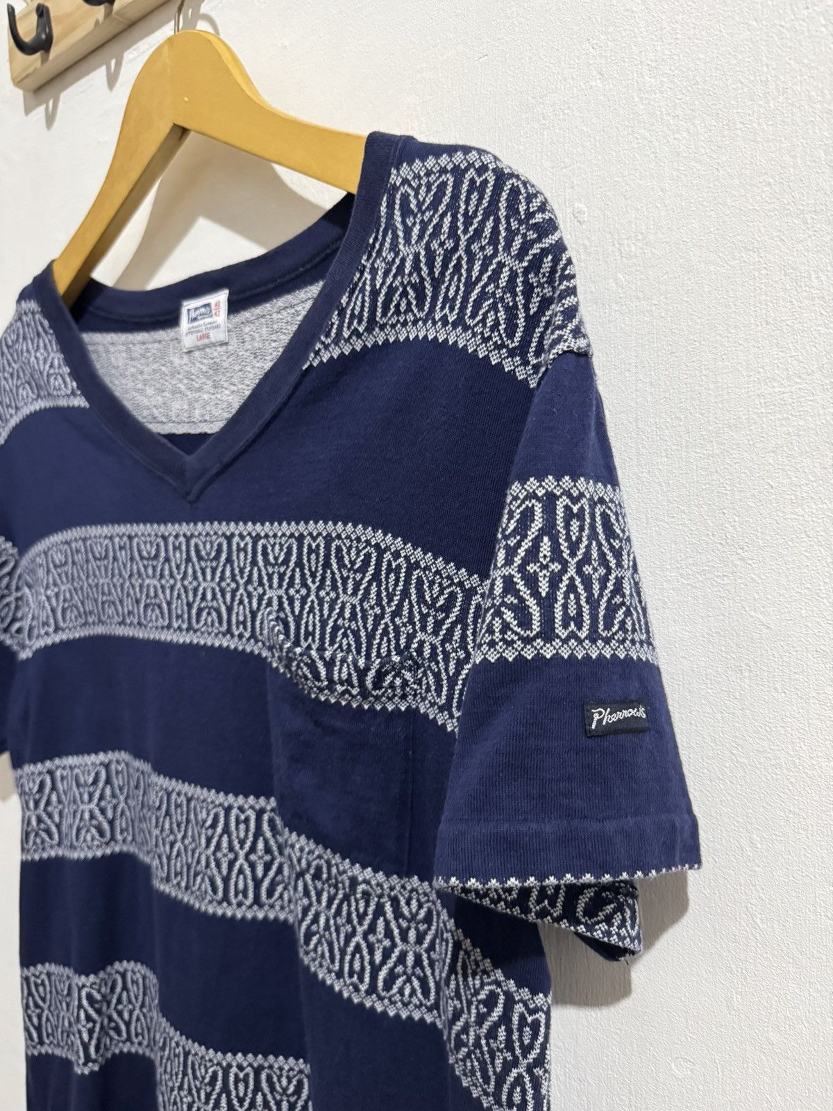 Pherrow's PHERROW’S VNECK POCKET PAISLEY TSHIRT Size US L / EU 52-54 / 3 - 4 Thumbnail