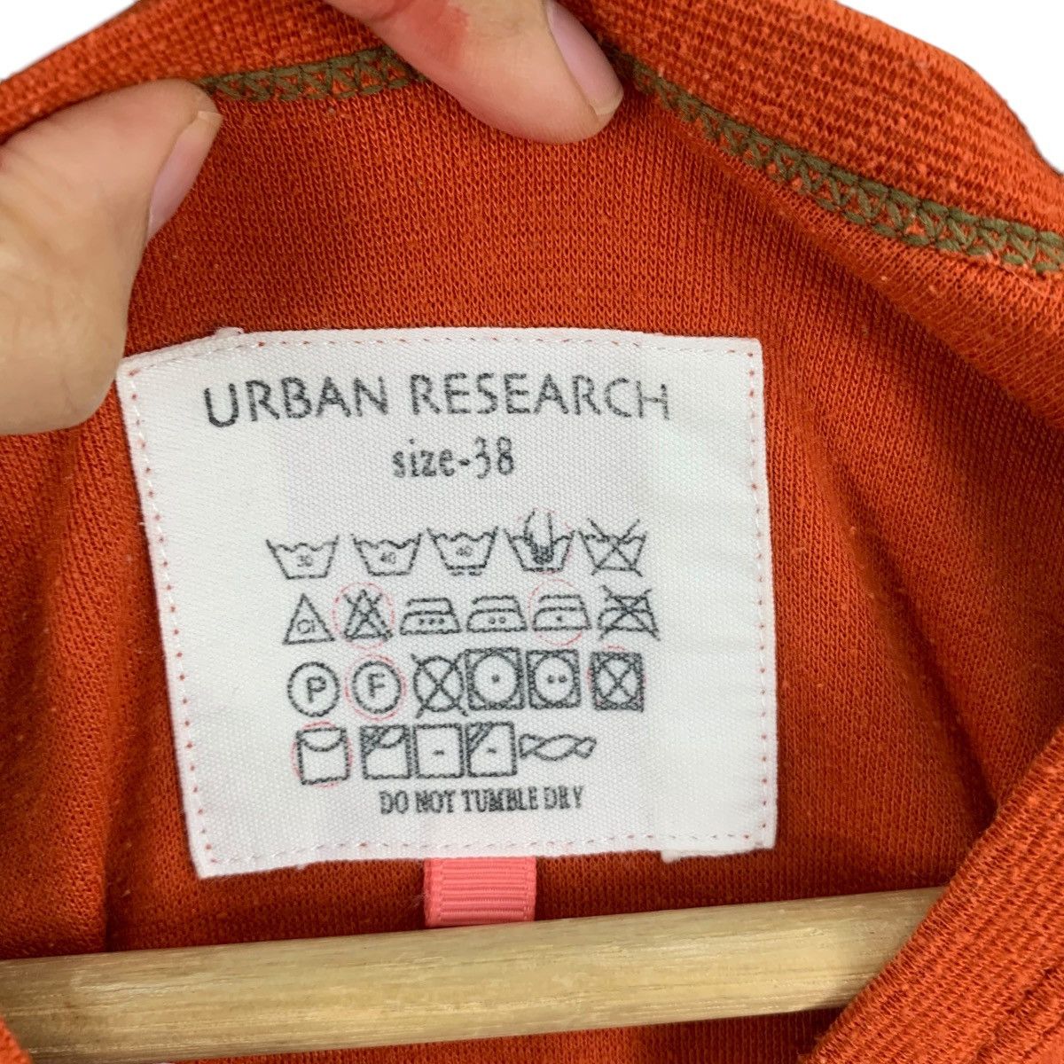 URBAN RESEARCH DOORS URBAN RESEARCH JAPAN Minimalist Design V Neck Tee Shirt Size US S / EU 44-46 / 1 - 7 Thumbnail