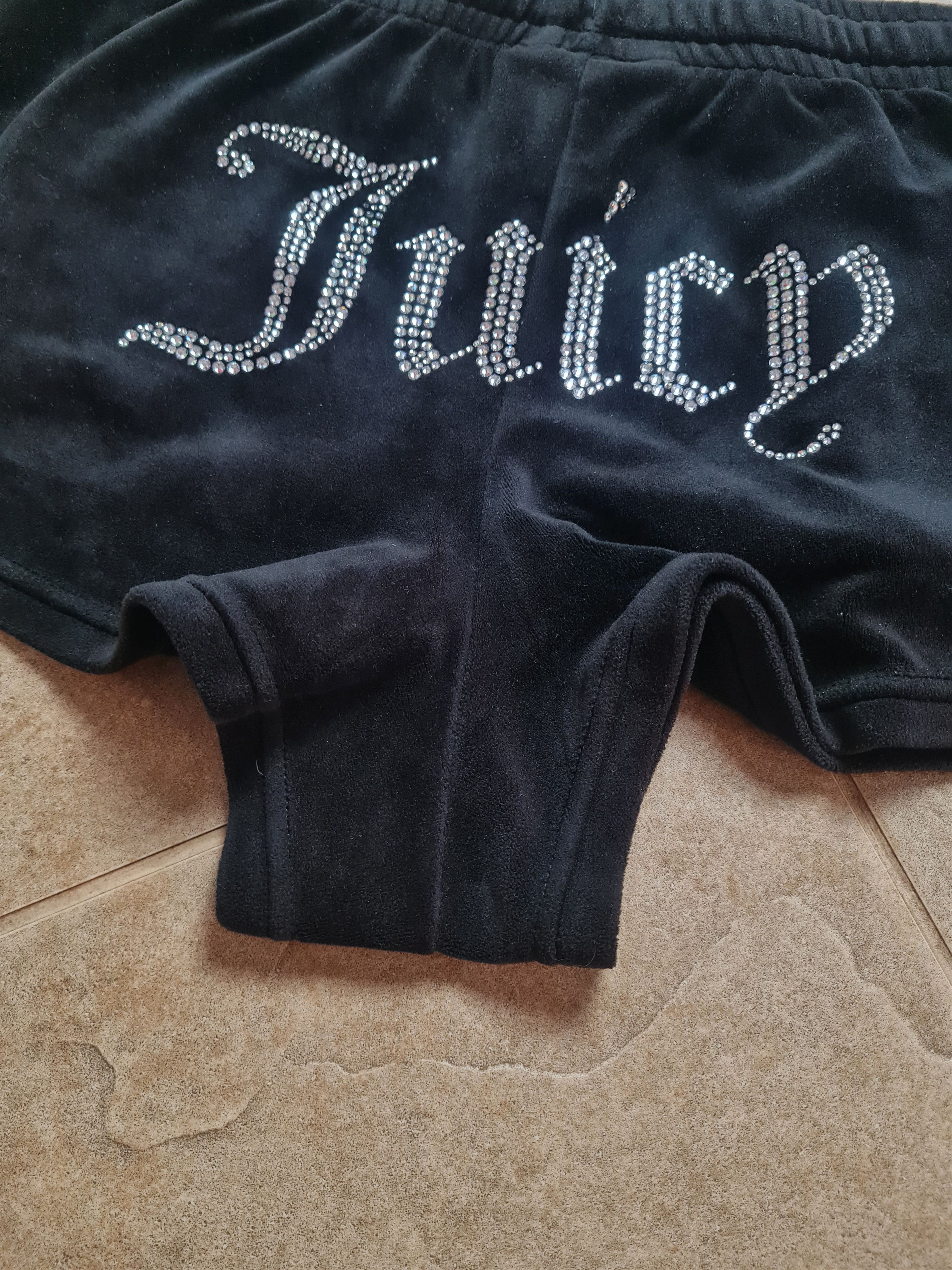 Juicy Couture Juicy Couture Sleepwear Shorts Sz M Velour Black Rhinestones Size 27" / US 4 / IT 40 - 13 Thumbnail