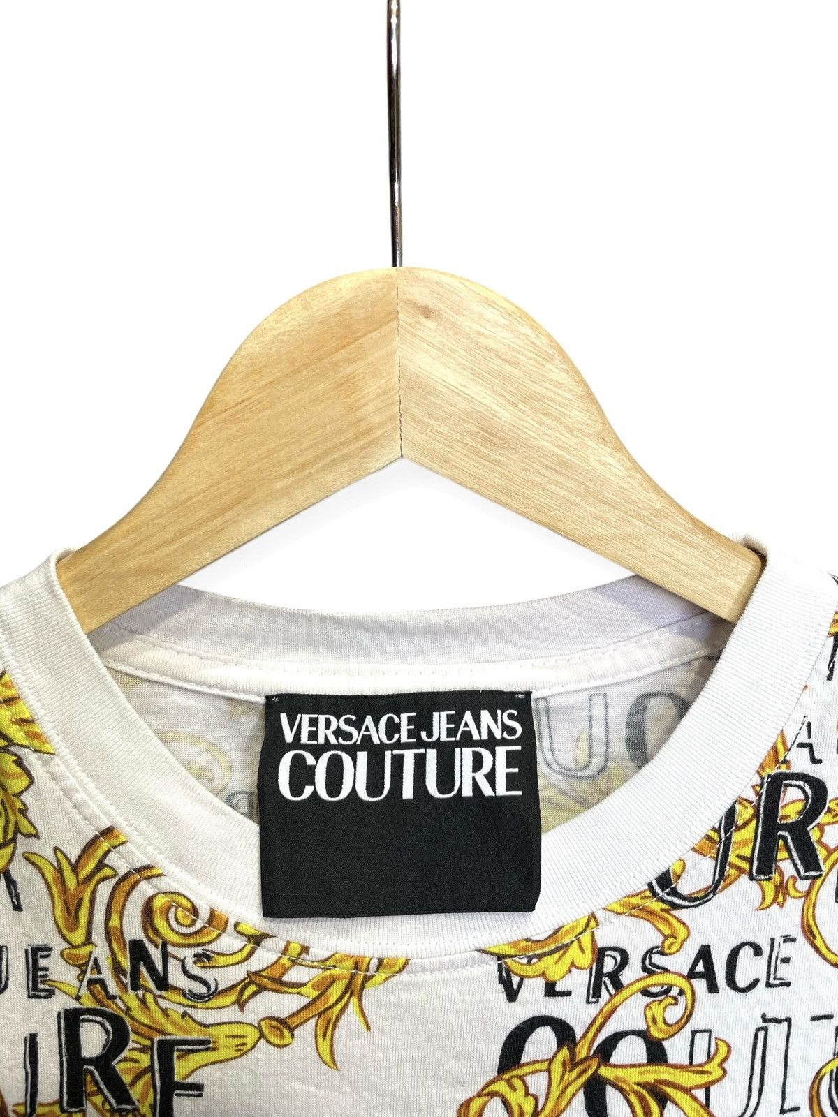 Versace Jeans Couture Versace Jeans Couture Baroque Logo Print T-Shirt – Size M Size US M / EU 48-50 / 2 - 5 Thumbnail