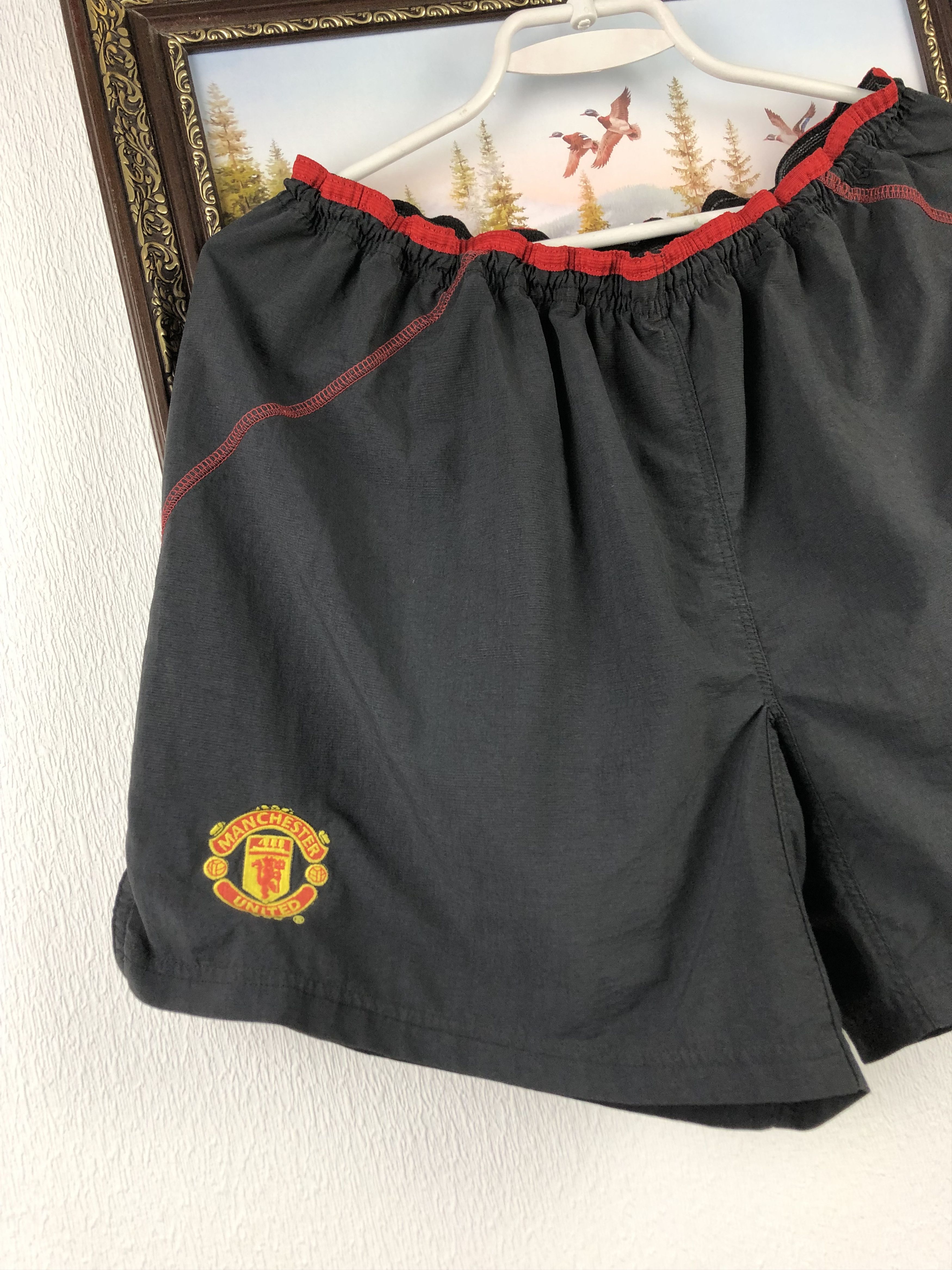 Umbro Vintage Umbro Manchester United Football Shorts Soccer Black Size US 32 / EU 48 - 2 Thumbnail