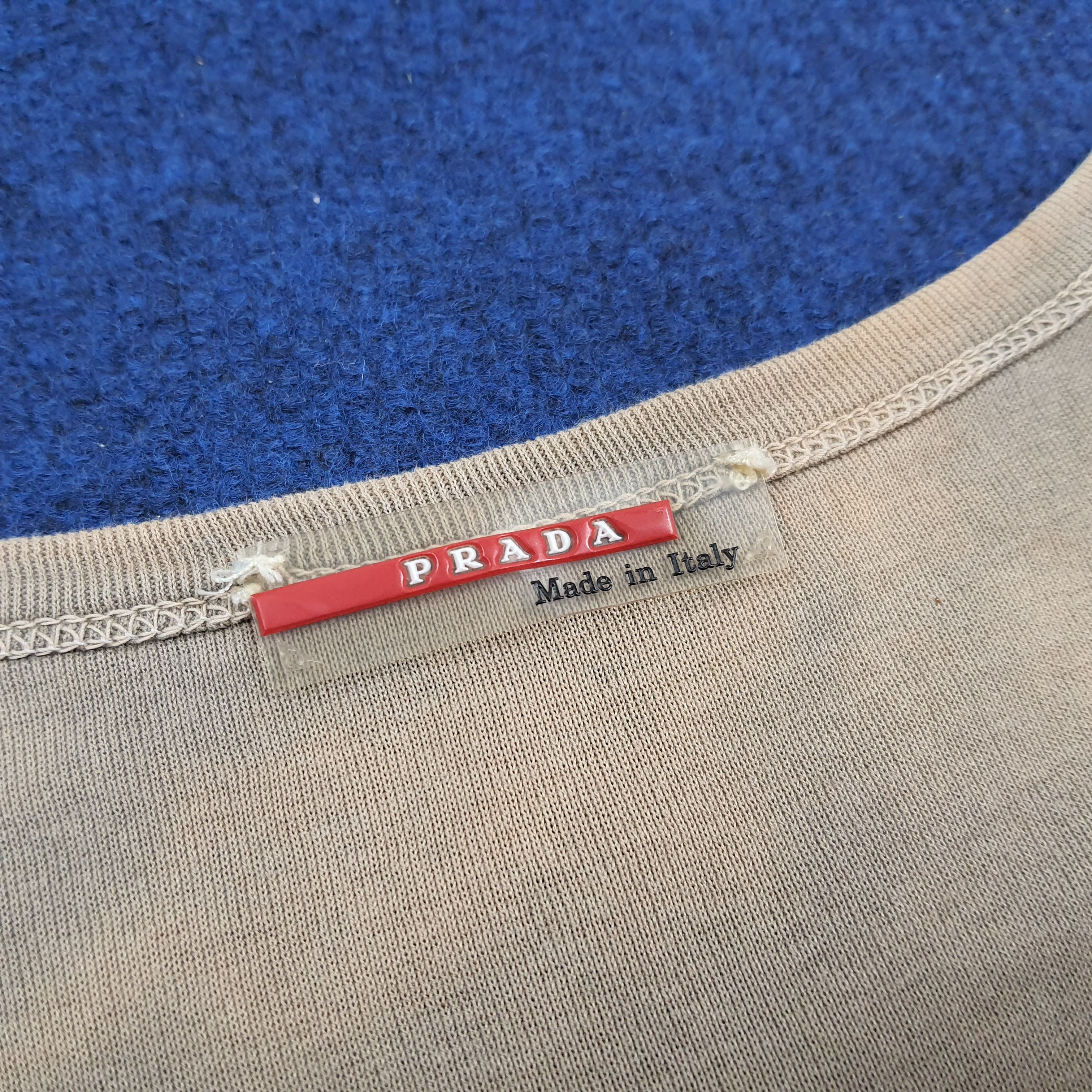 Prada × Vintage Vintage Prada Plain V Neck Desginer Tshirt Size S / US 4 / IT 40 - 4 Thumbnail