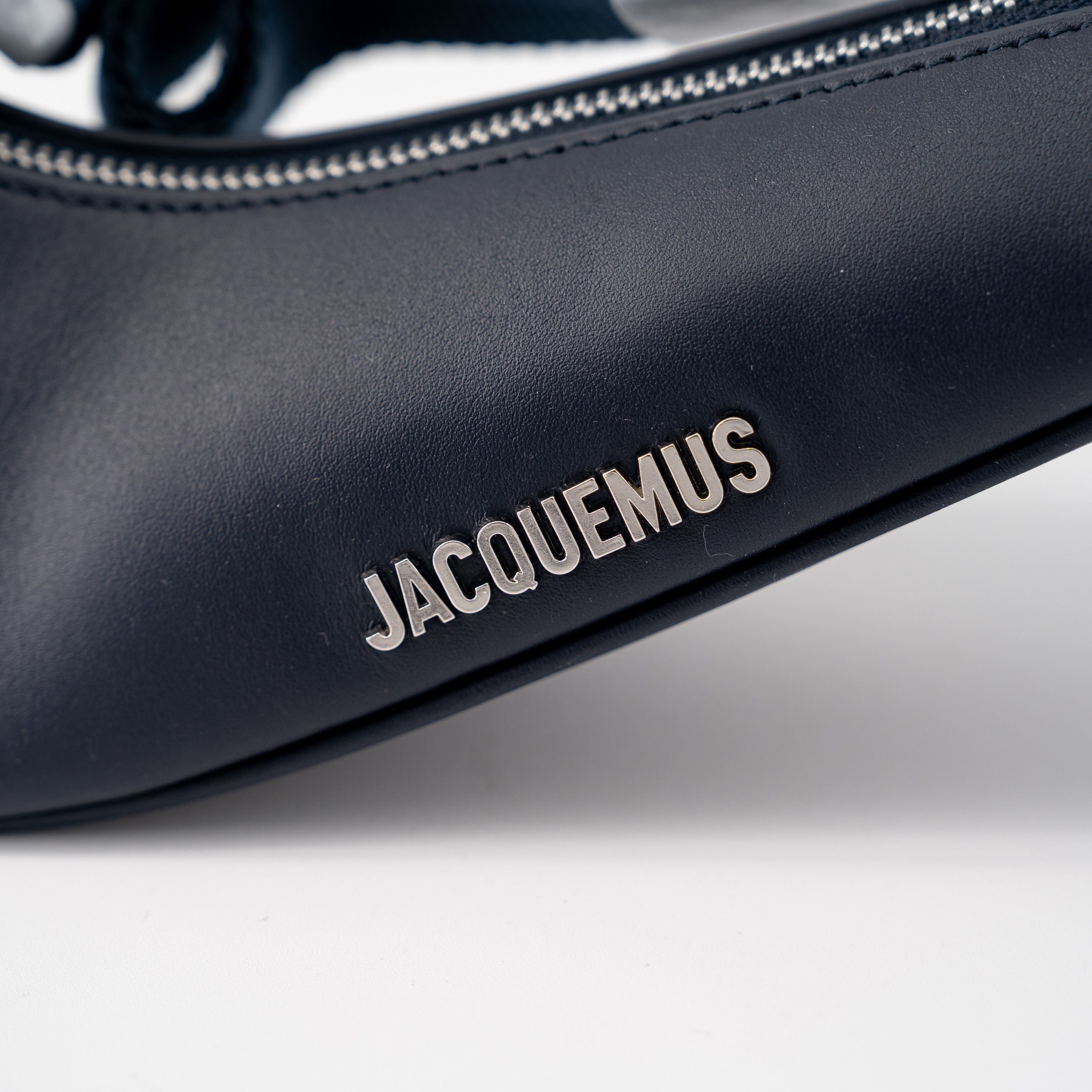 Jacquemus × Nike Jacquemus Nike Le Sac Swoosh Shoulder Bag Navy Leather Size ONE SIZE - 2 Thumbnail