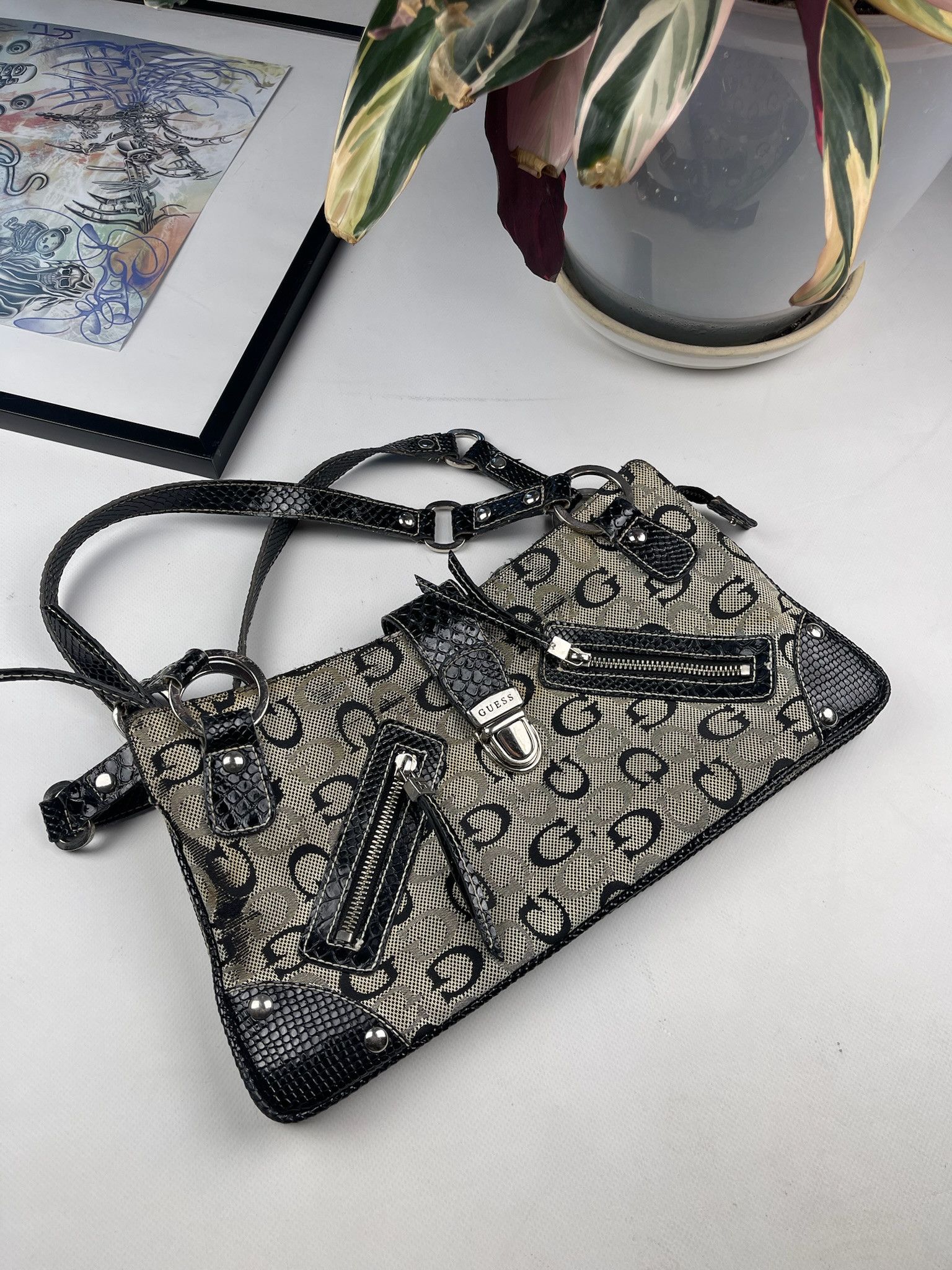 Guess Guess vintage buckle logo bag baguette mini 00s Y2k Handbag Size ONE SIZE - 1 Thumbnail