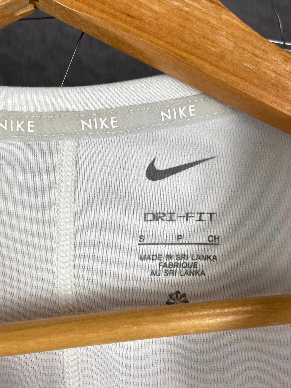 Nike Nike white swoosh sport shirt S Size US S / EU 44-46 / 1 - 3 Thumbnail