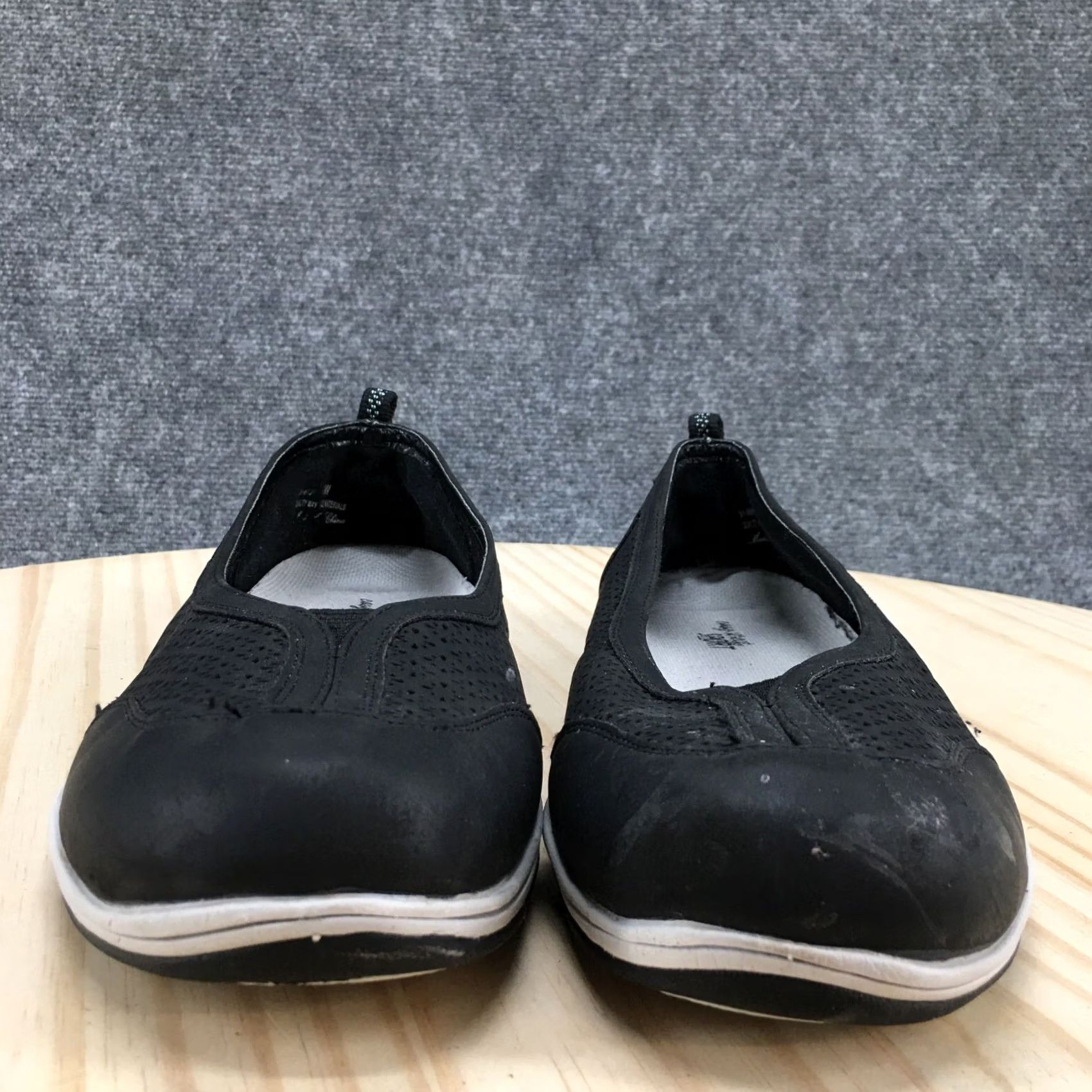 Vintage Easy Street Slip-On Casual Shoe Womens 8W Wide Black Ster n Laser Cut Out Comfort Size US 8 / IT 38 - 7 Thumbnail